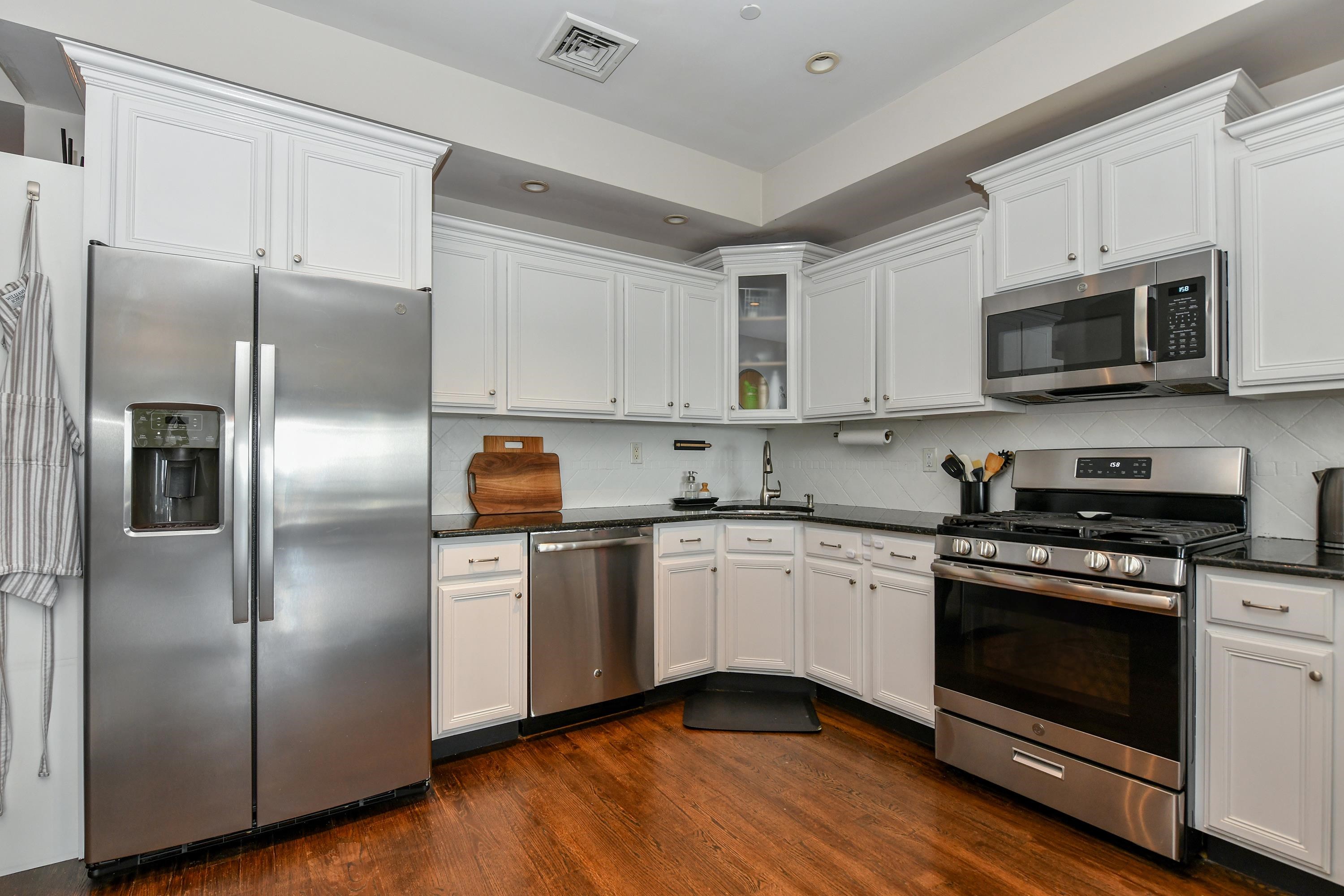 307 MANHATTAN AVE Unit: B