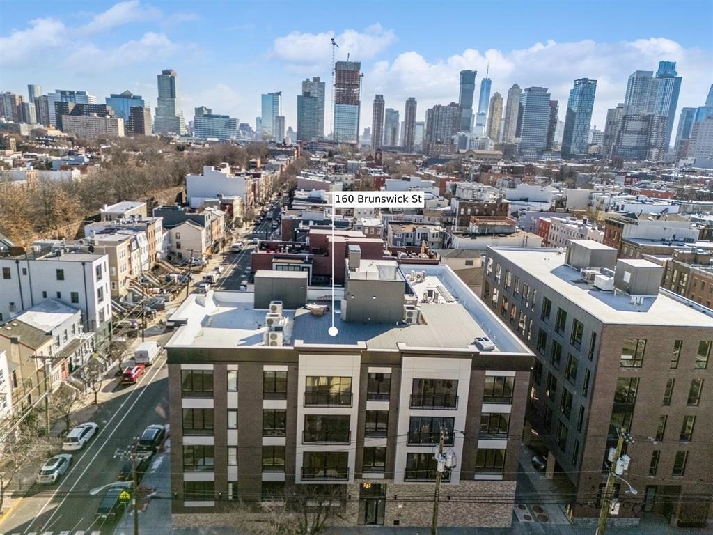 160 BRUNSWICK ST Unit: 305