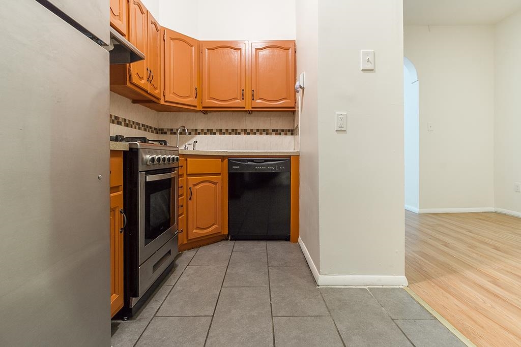 136A CLENDENNY AVE