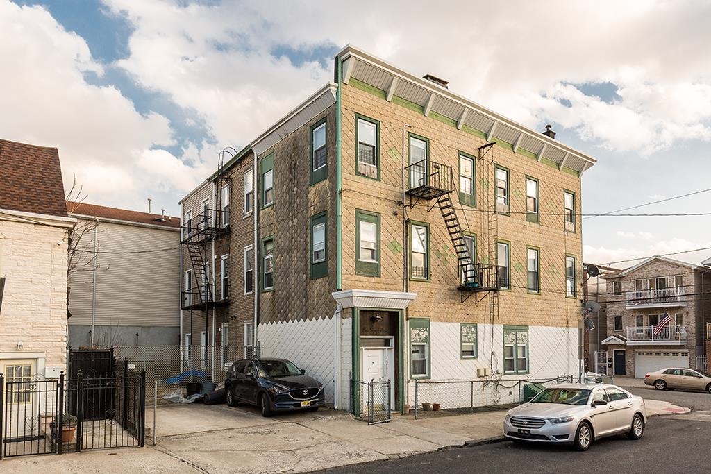 148 SOUTH ST