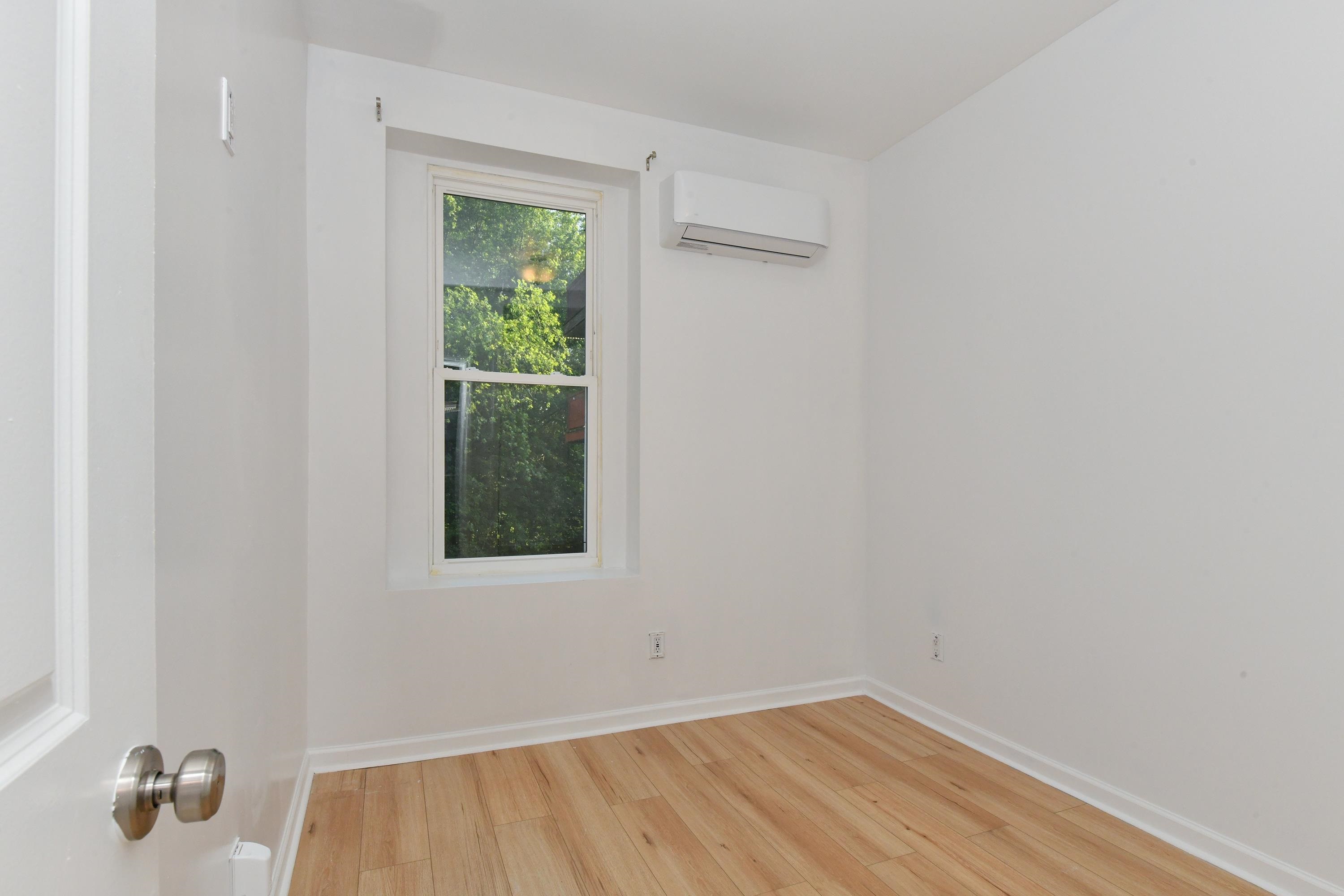 1137 50TH ST Unit: 1