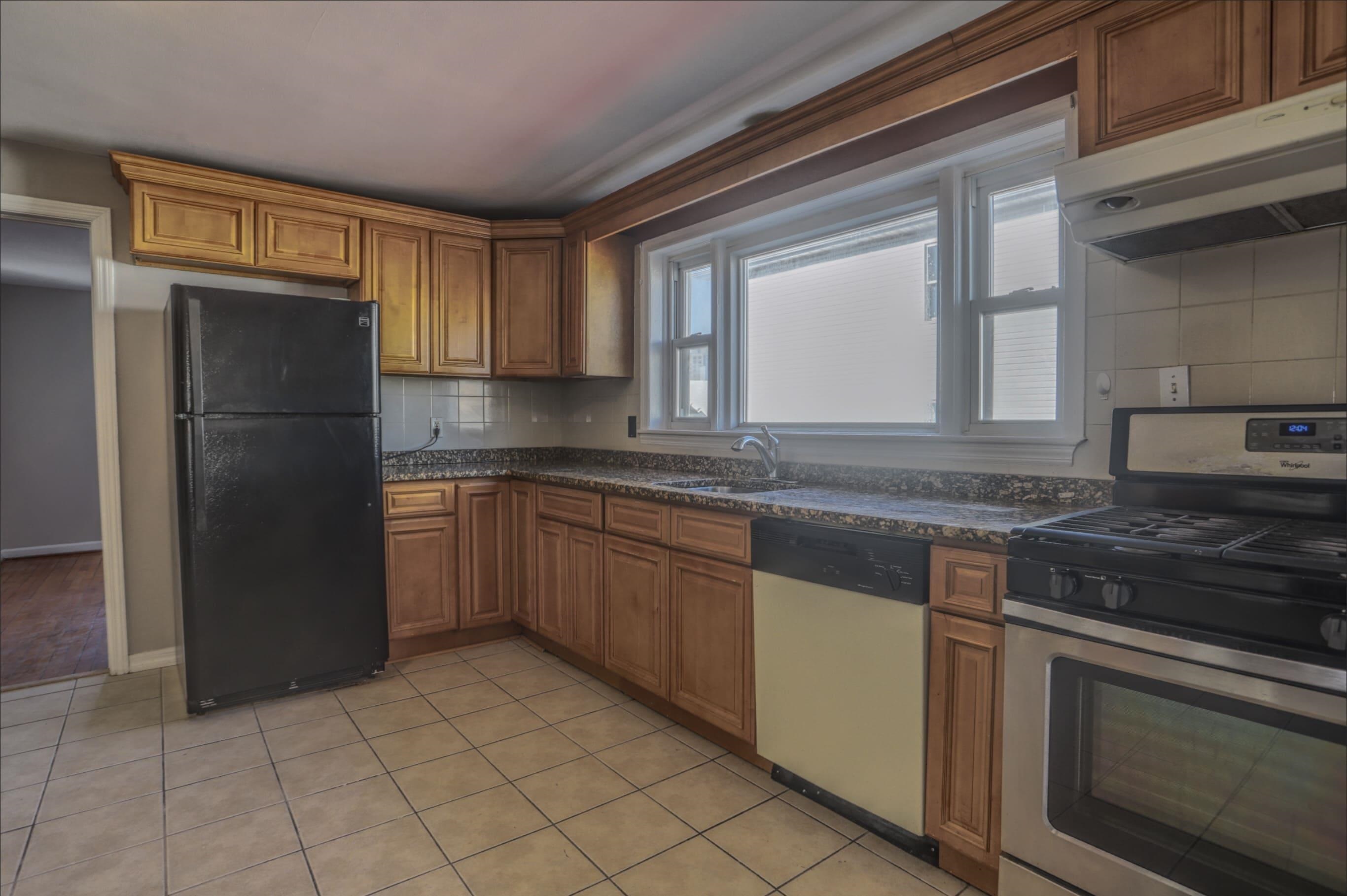 125 LAIDLAW AVE Unit: 2