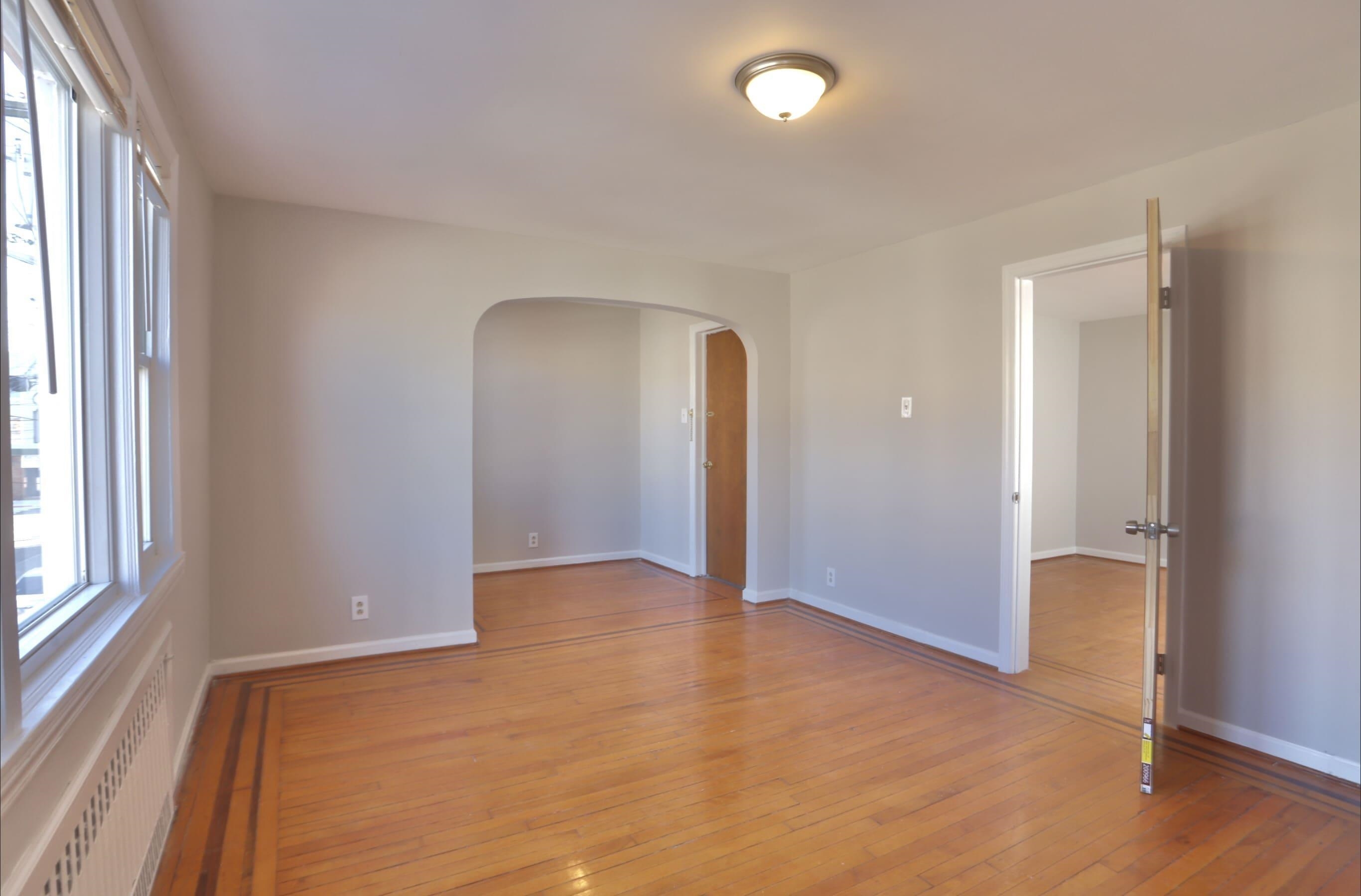 125 LAIDLAW AVE Unit: 2