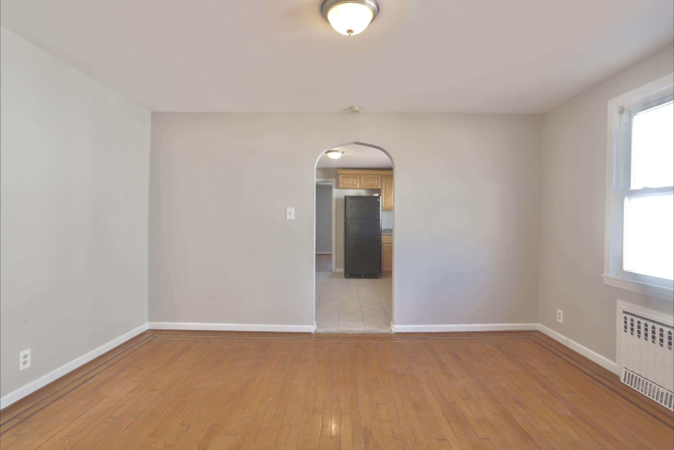 125 LAIDLAW AVE Unit: 2