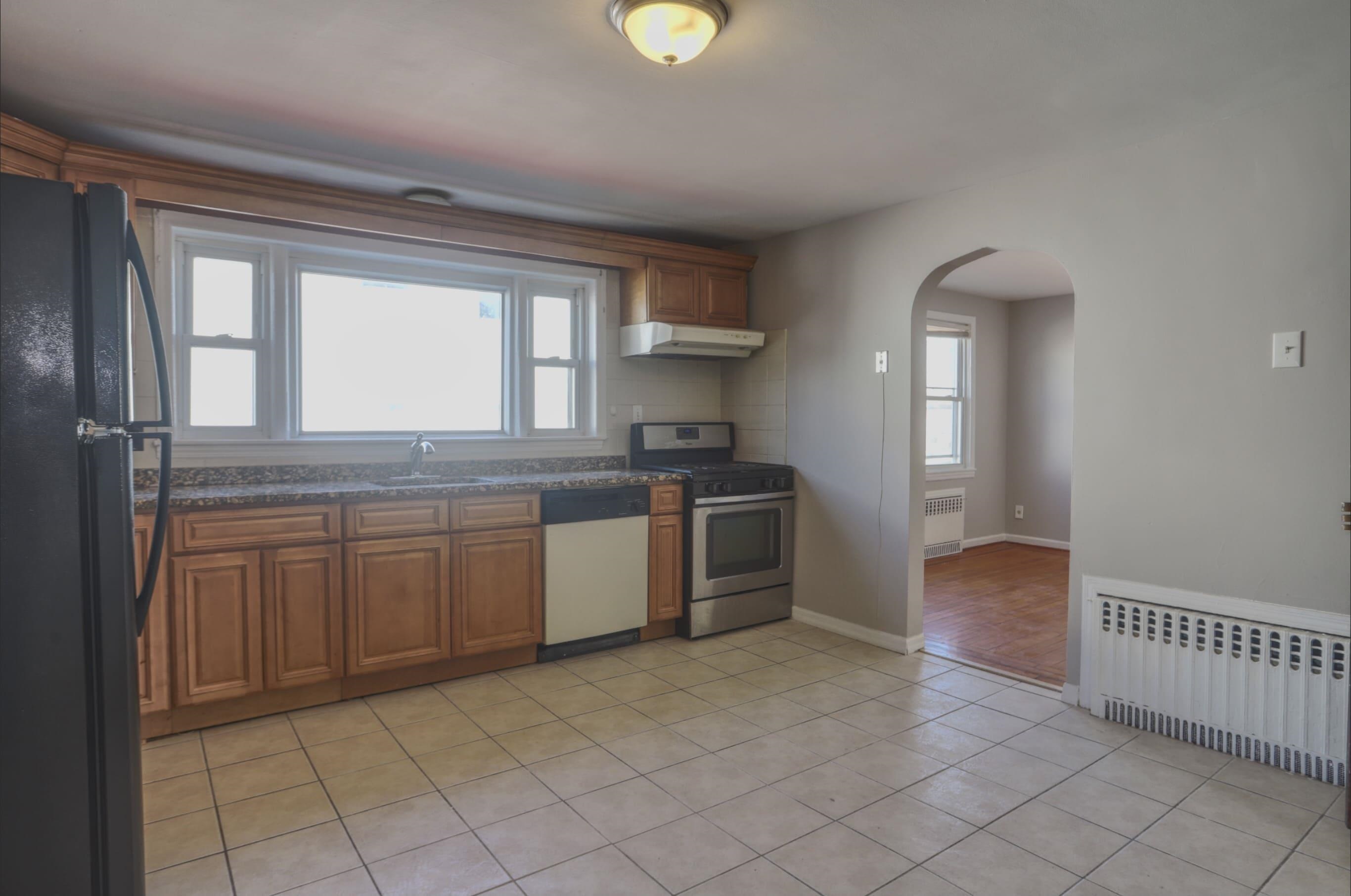 125 LAIDLAW AVE Unit: 2