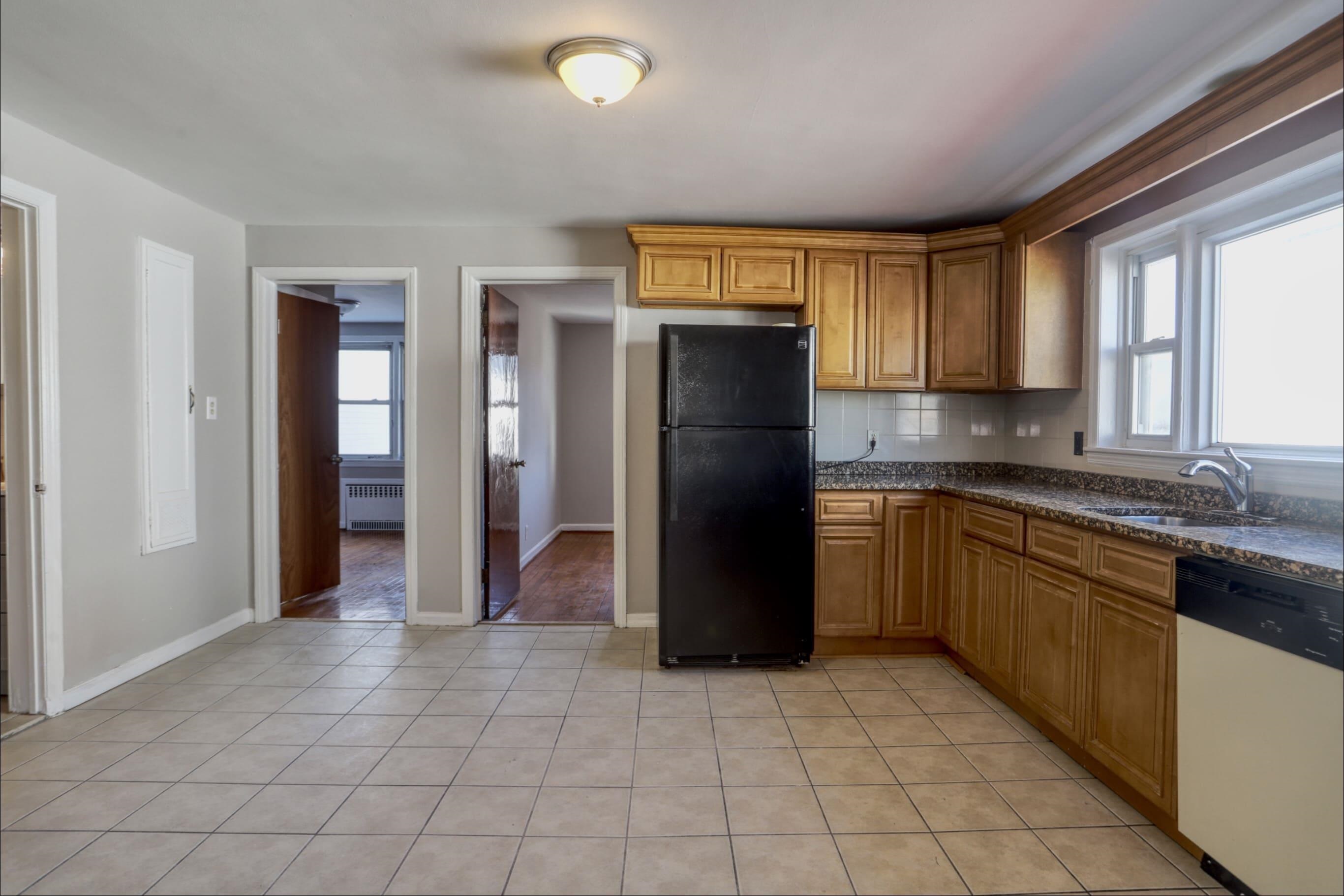 125 LAIDLAW AVE Unit: 2