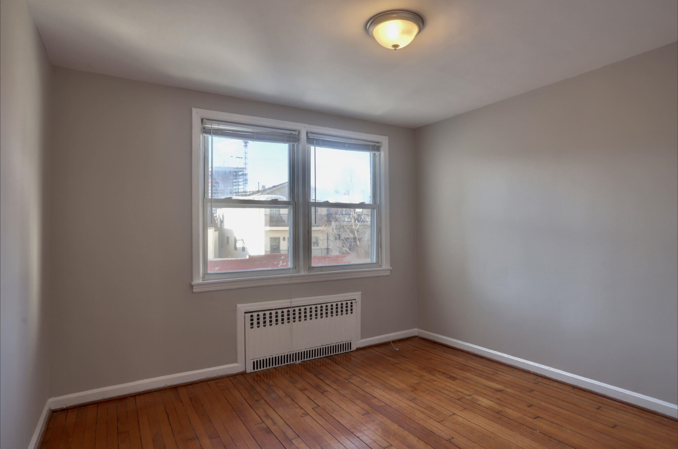 125 LAIDLAW AVE Unit: 2