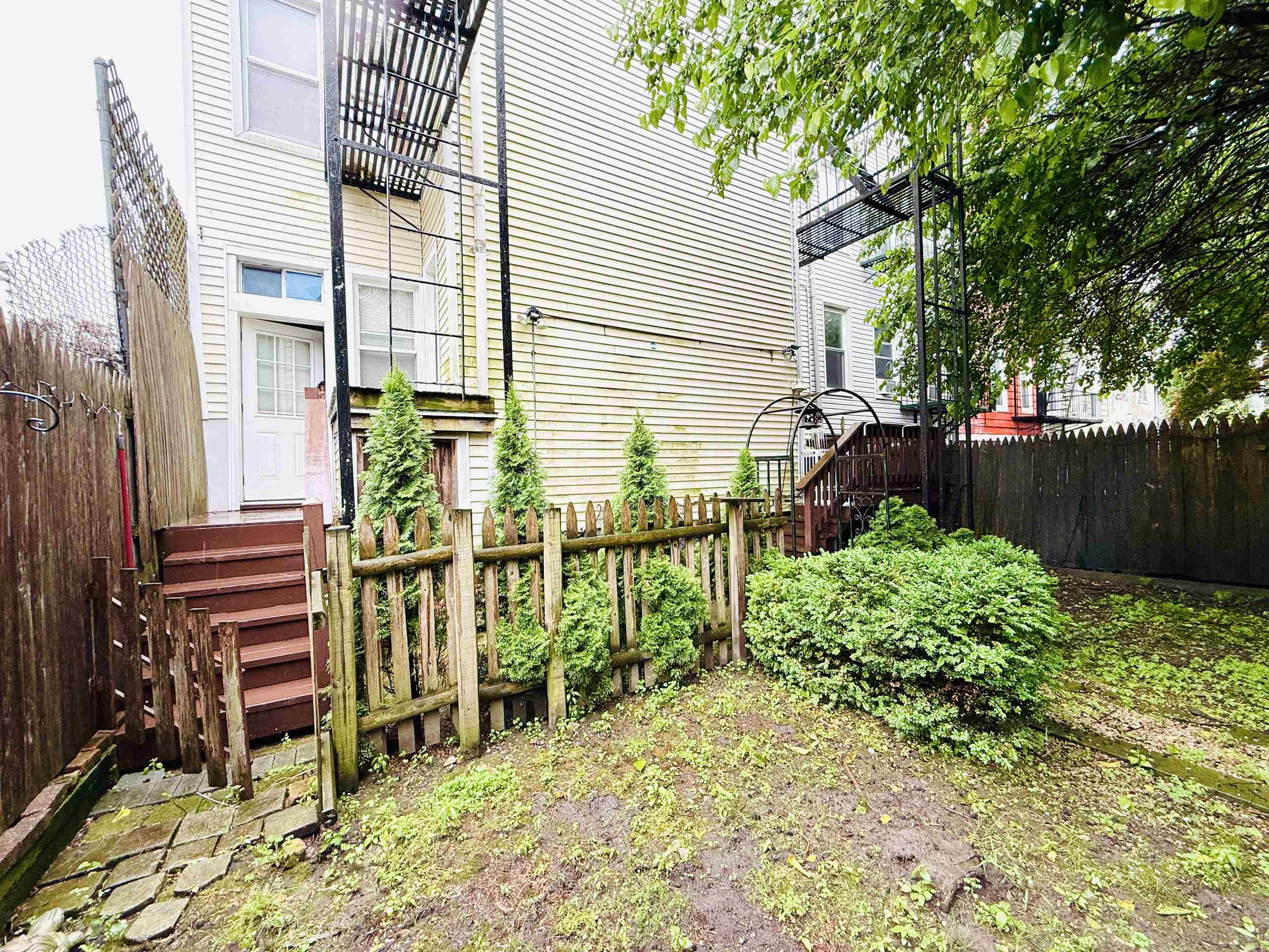 59 MONITOR ST Unit: 1R