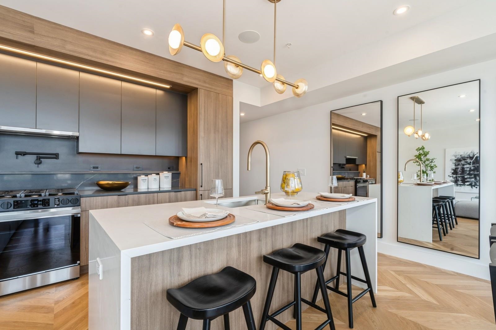 433 CENTRAL AVE Unit: PH5