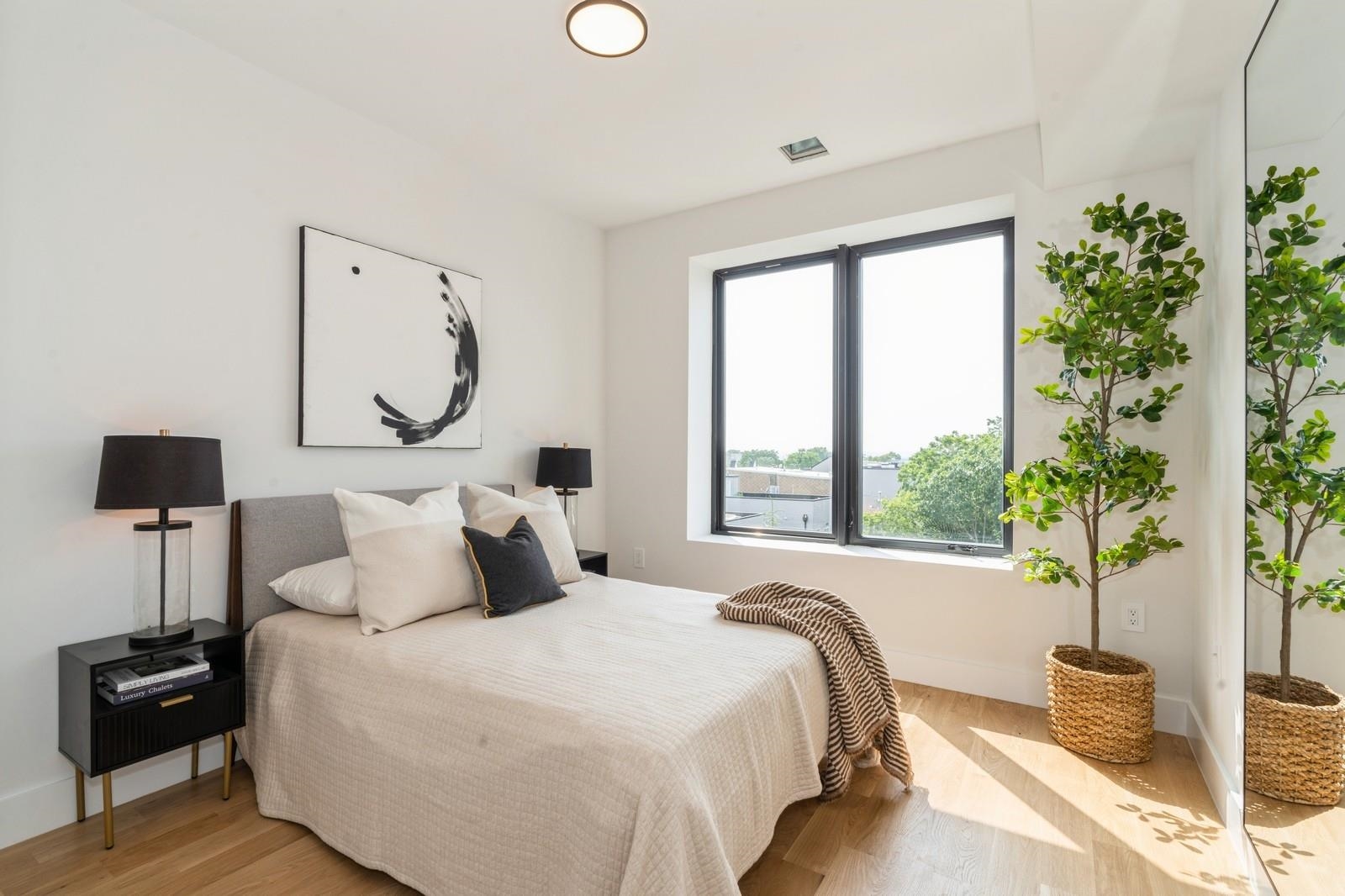 433 CENTRAL AVE Unit: PH5