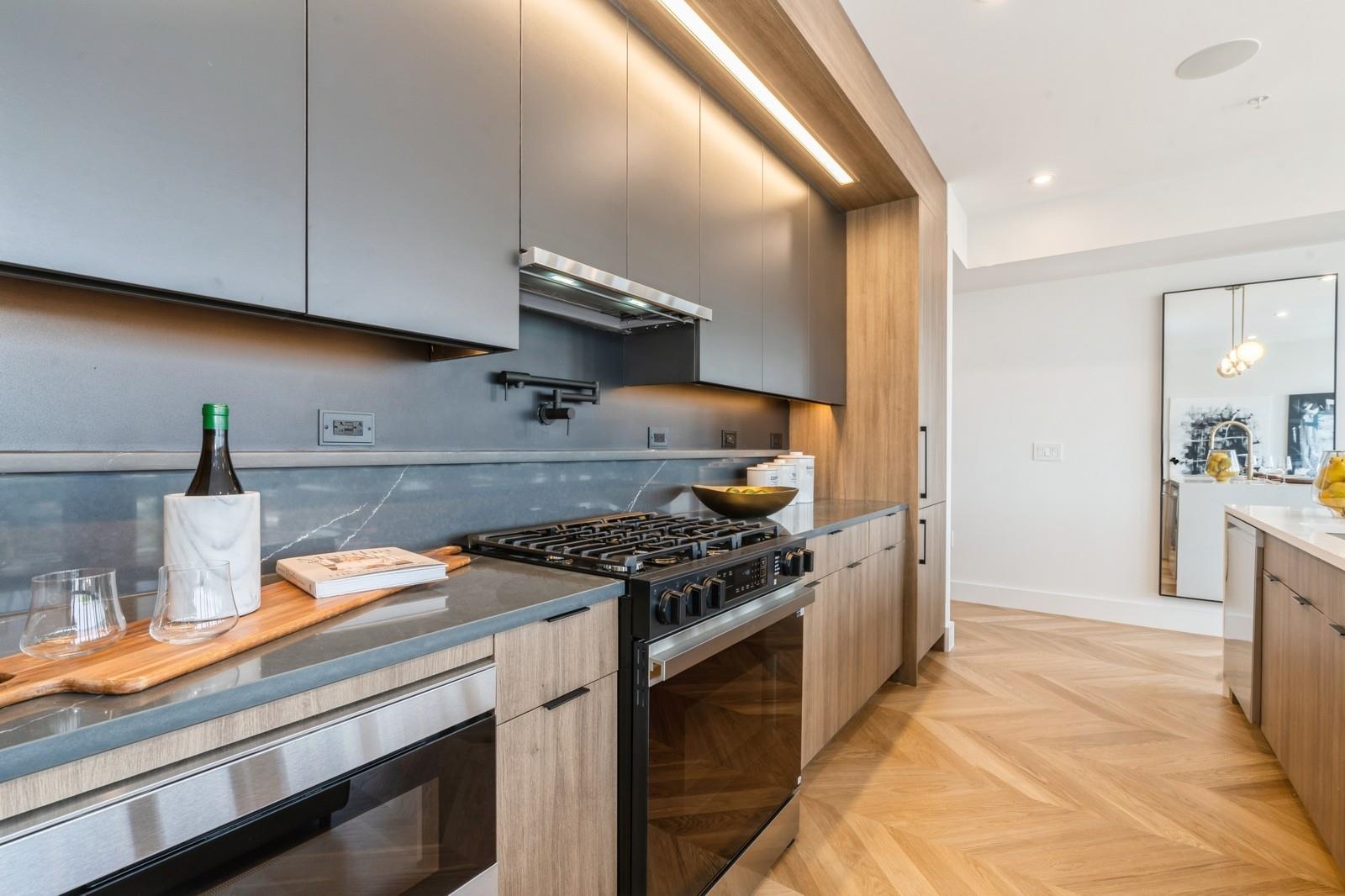 433 CENTRAL AVE Unit: PH5