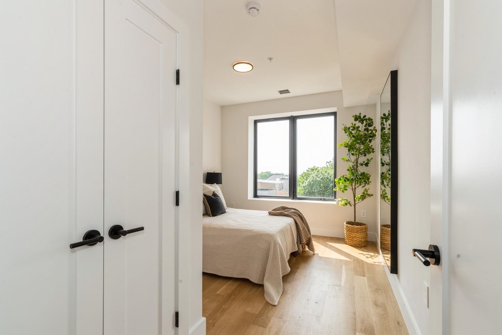 433 CENTRAL AVE Unit: PH5