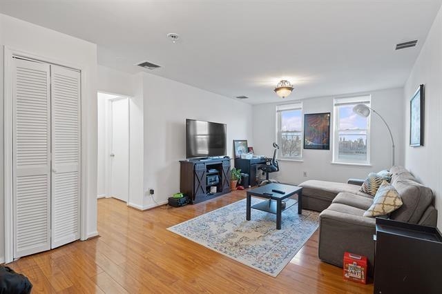 6405 BLVD EAST Unit: D4