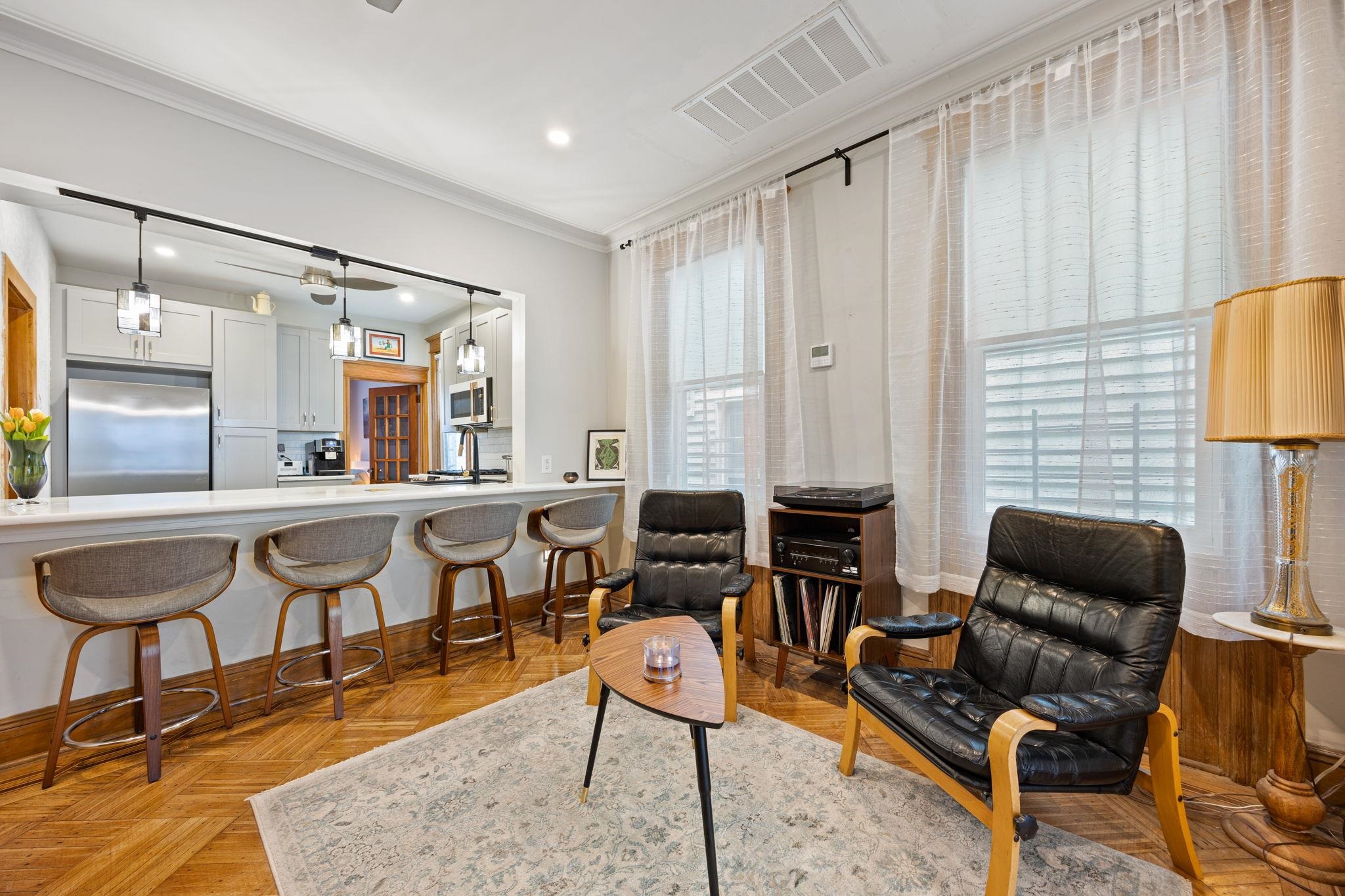 138 KENSINGTON AVE Unit: 3-A