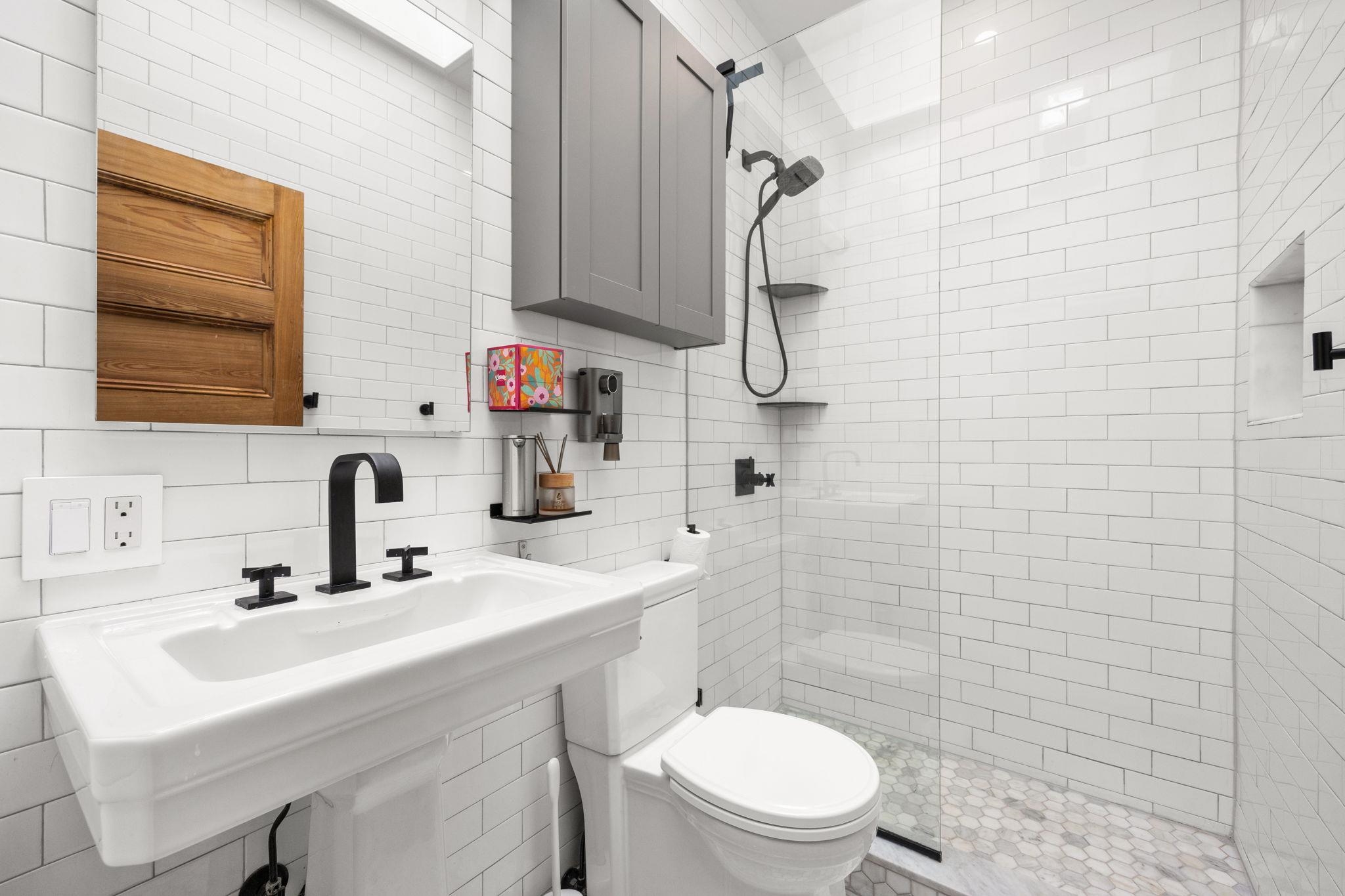 138 KENSINGTON AVE Unit: 3-A