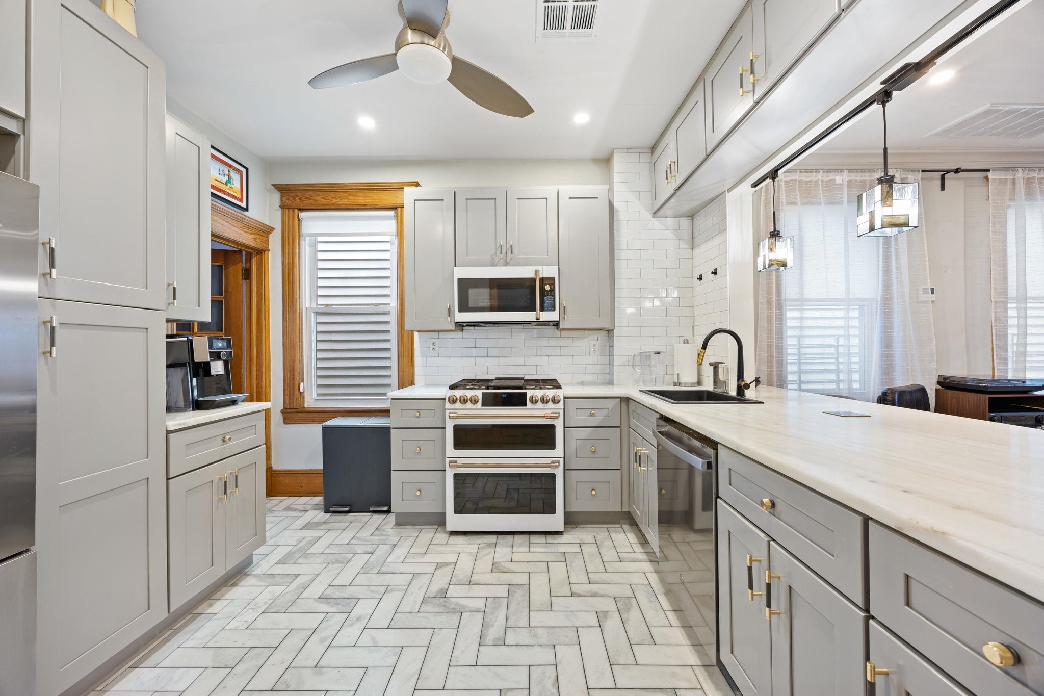 138 KENSINGTON AVE Unit: 3-A