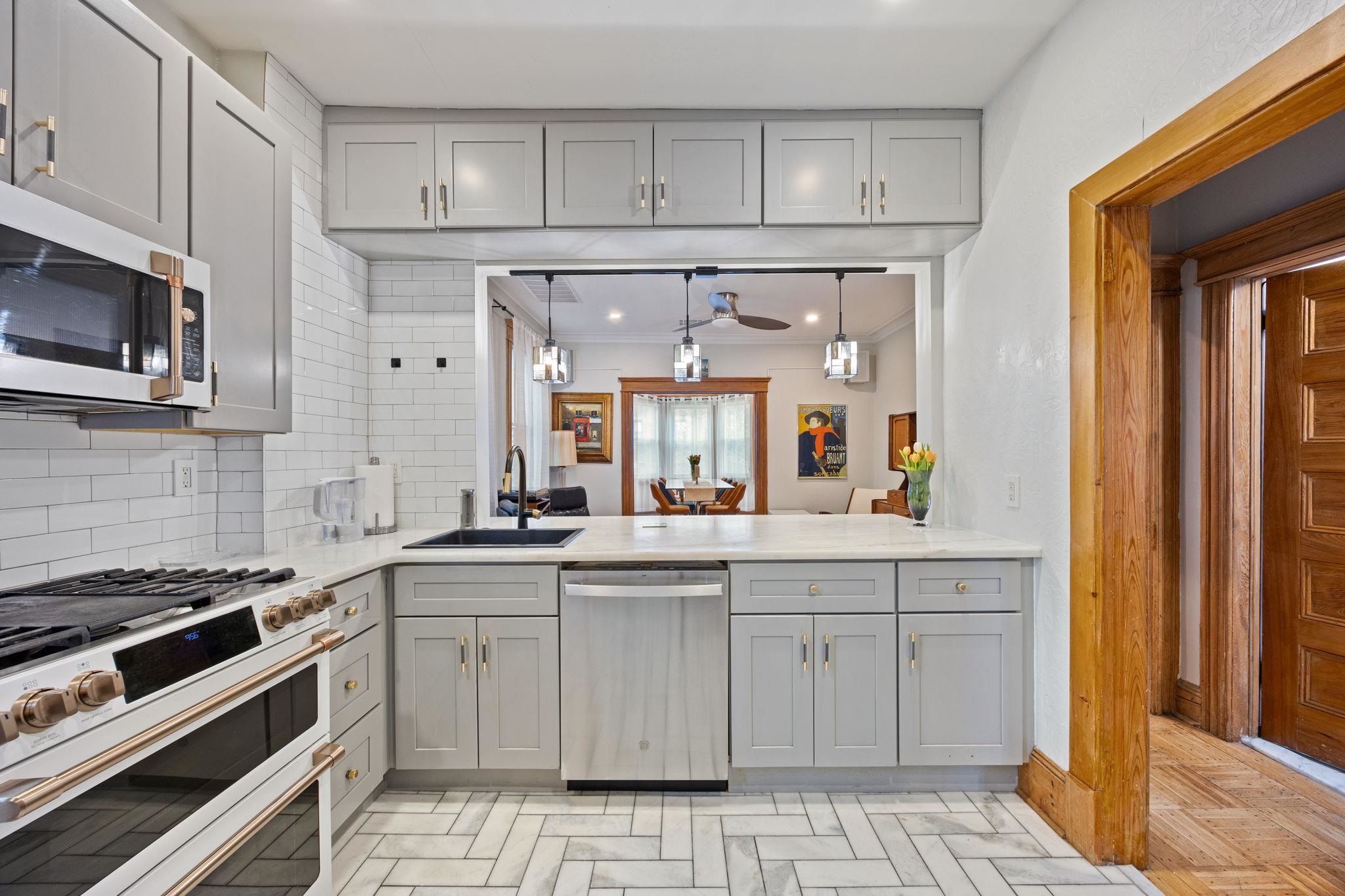 138 KENSINGTON AVE Unit: 3-A