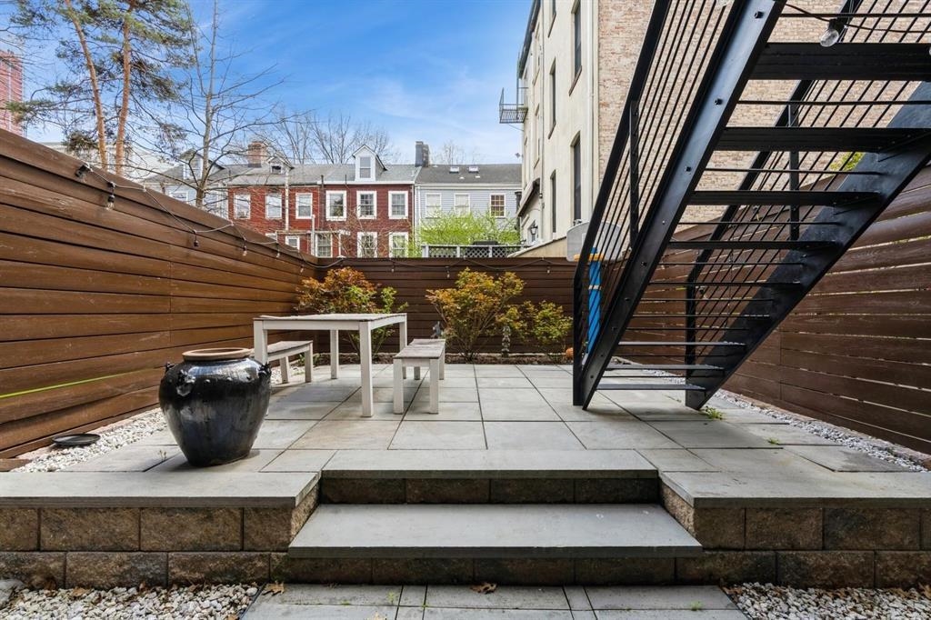 225 8TH ST
