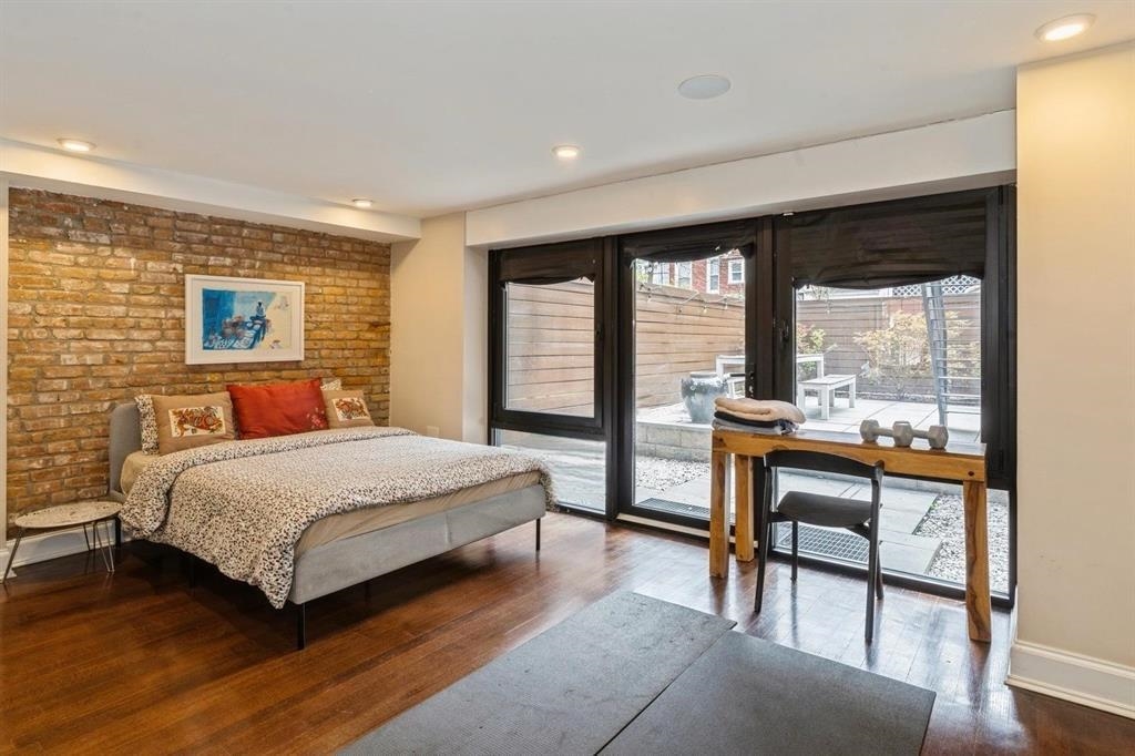 225 8TH ST