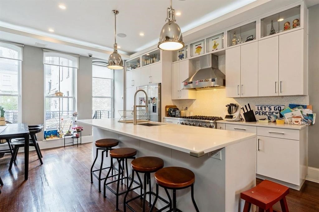 225 8TH ST