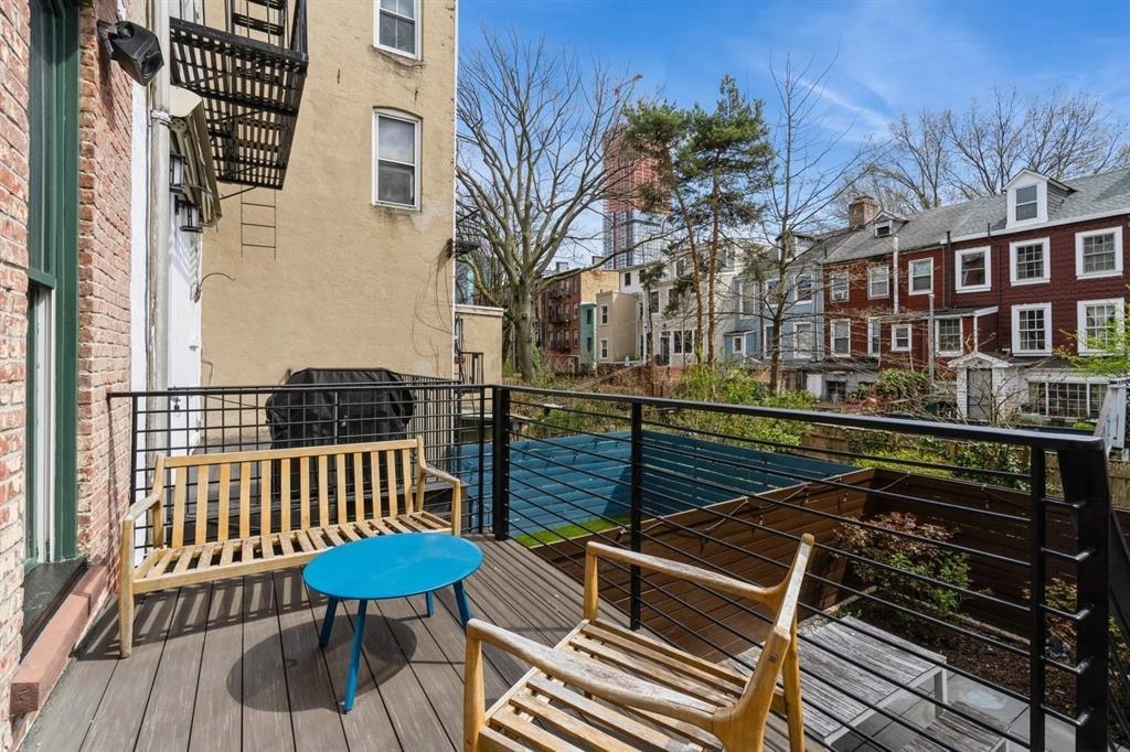 225 8TH ST
