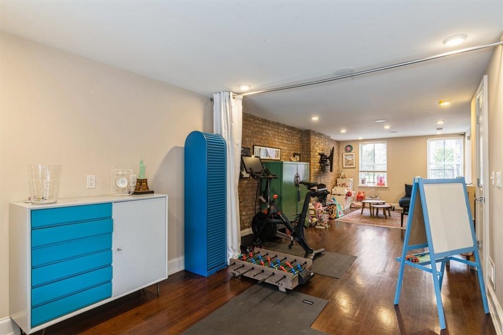 225 8TH ST