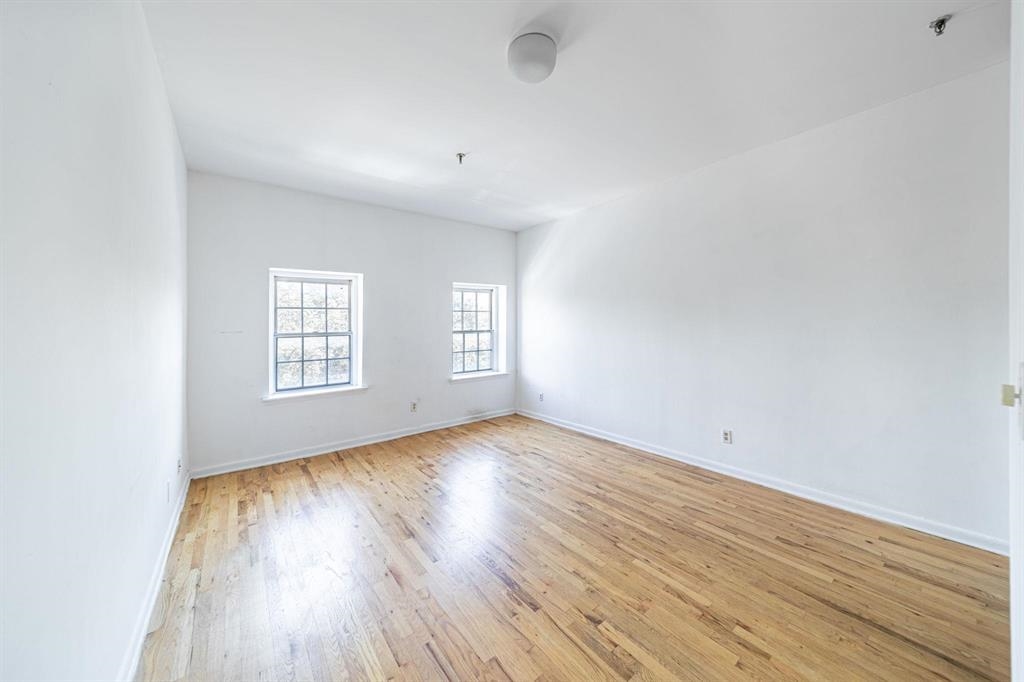 227 CHRISTOPHER COLUMBUS DR Unit: 319B