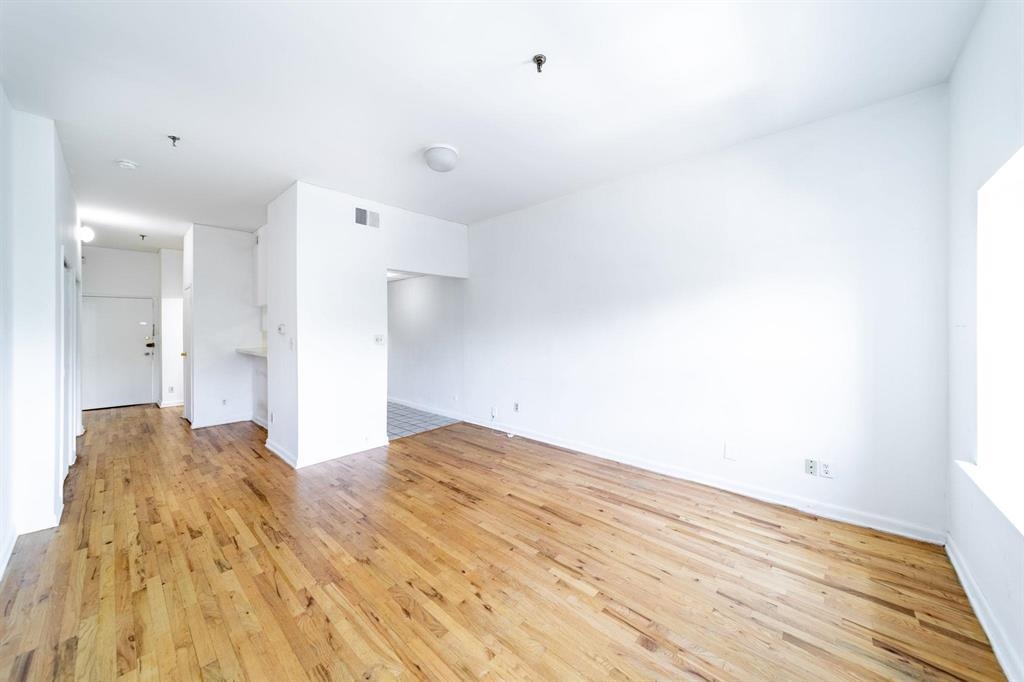 227 CHRISTOPHER COLUMBUS DR Unit: 319B