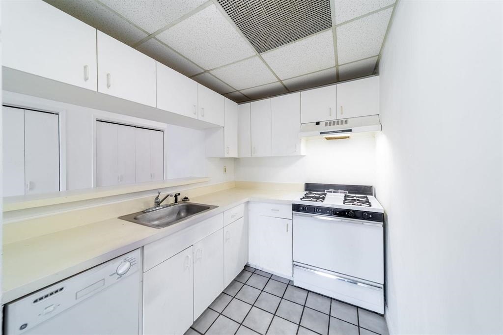 227 CHRISTOPHER COLUMBUS DR Unit: 319B