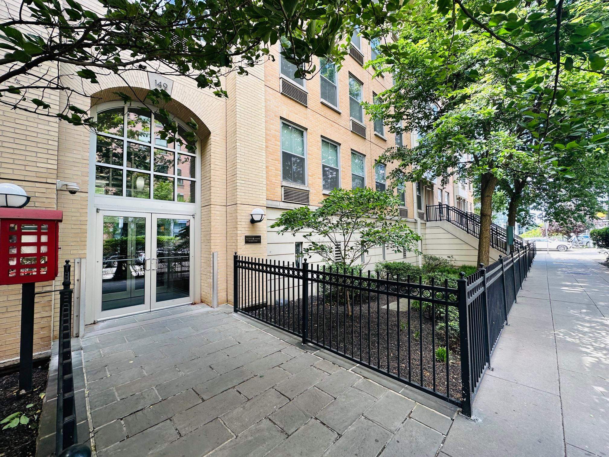 149 ESSEX ST Unit: 5S