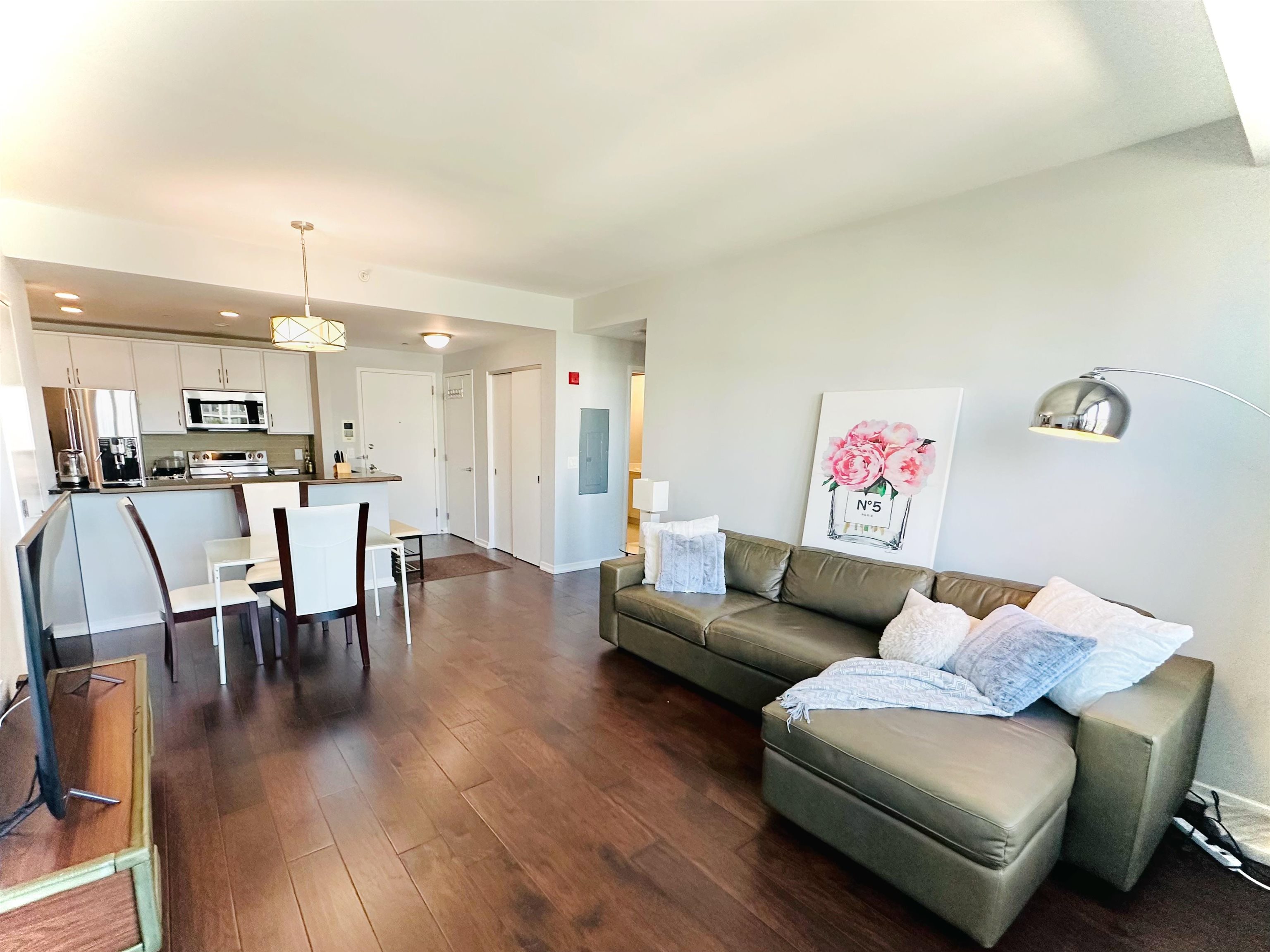 149 ESSEX ST Unit: 5S