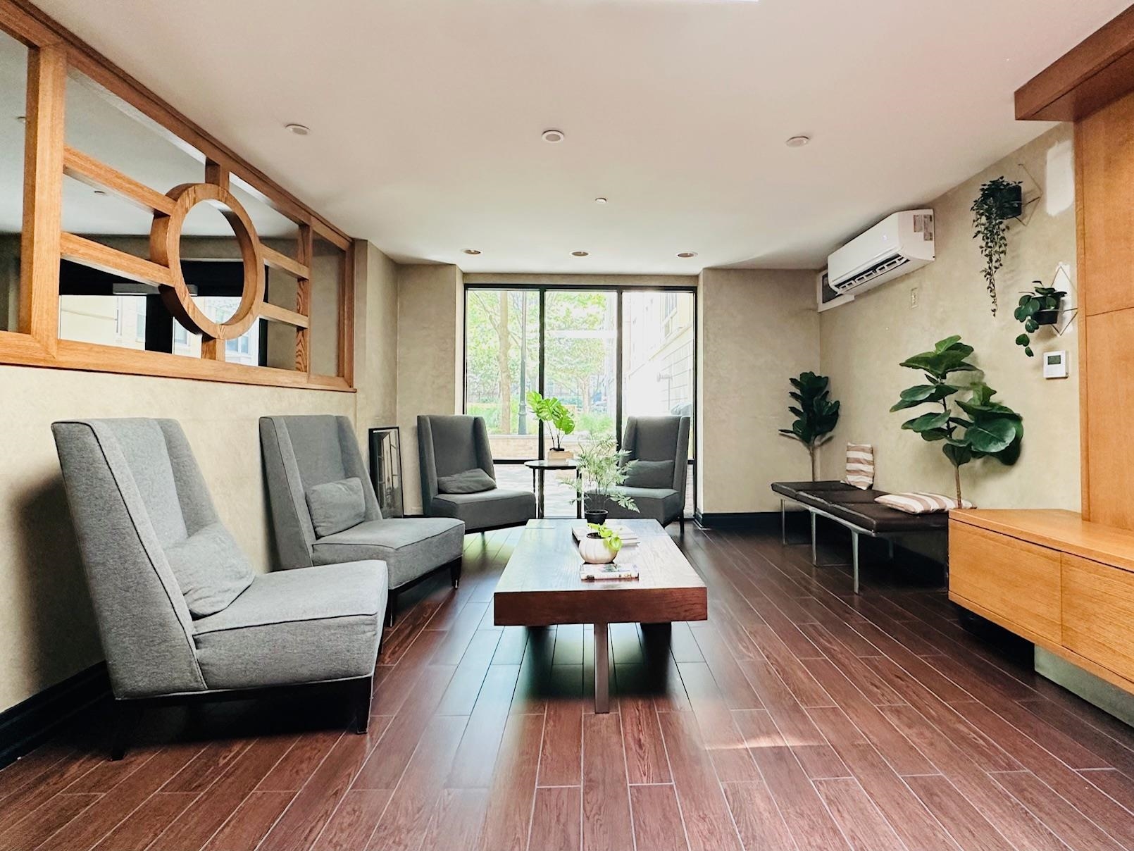 149 ESSEX ST Unit: 5S