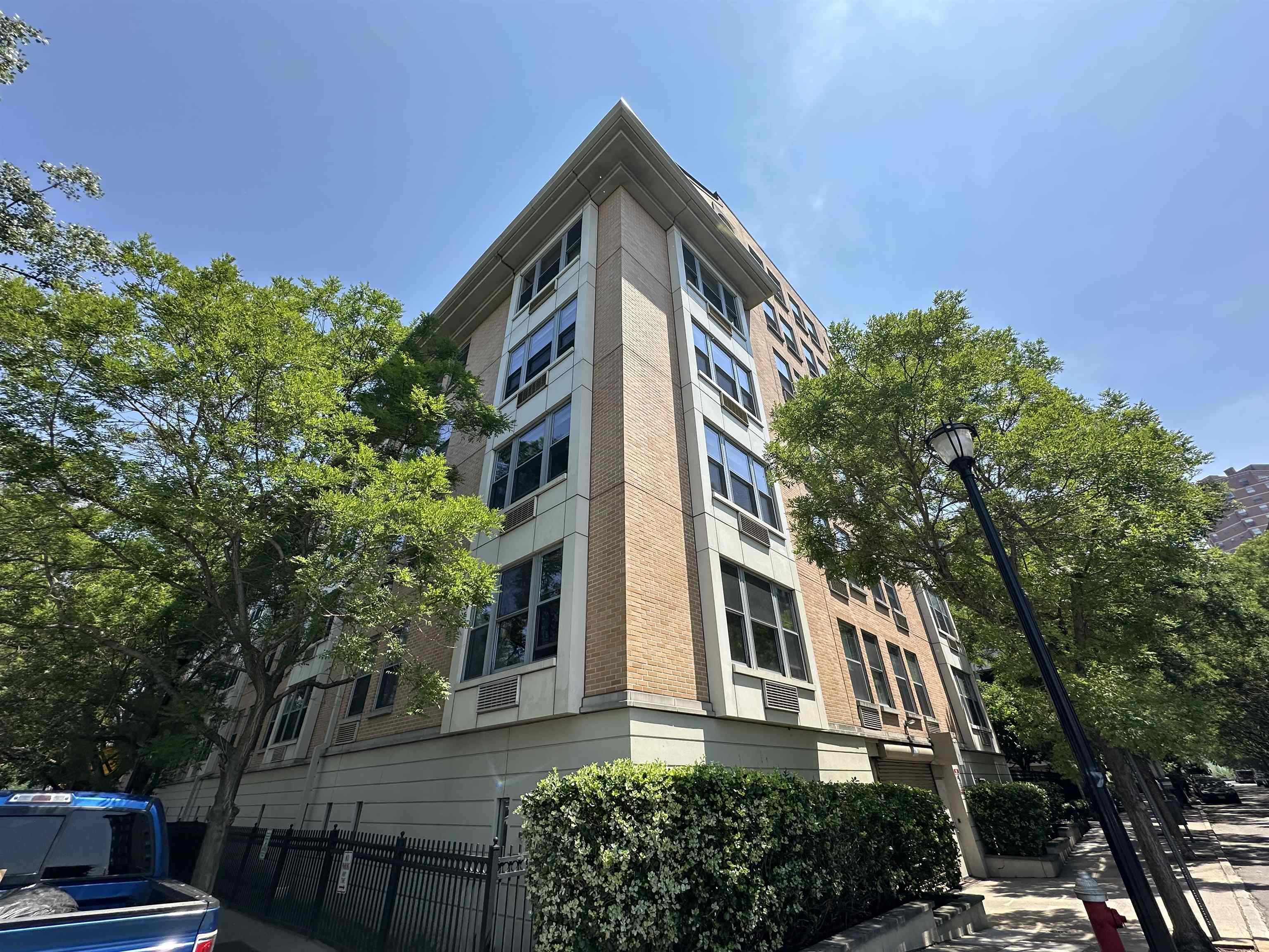 149 ESSEX ST Unit: 5S