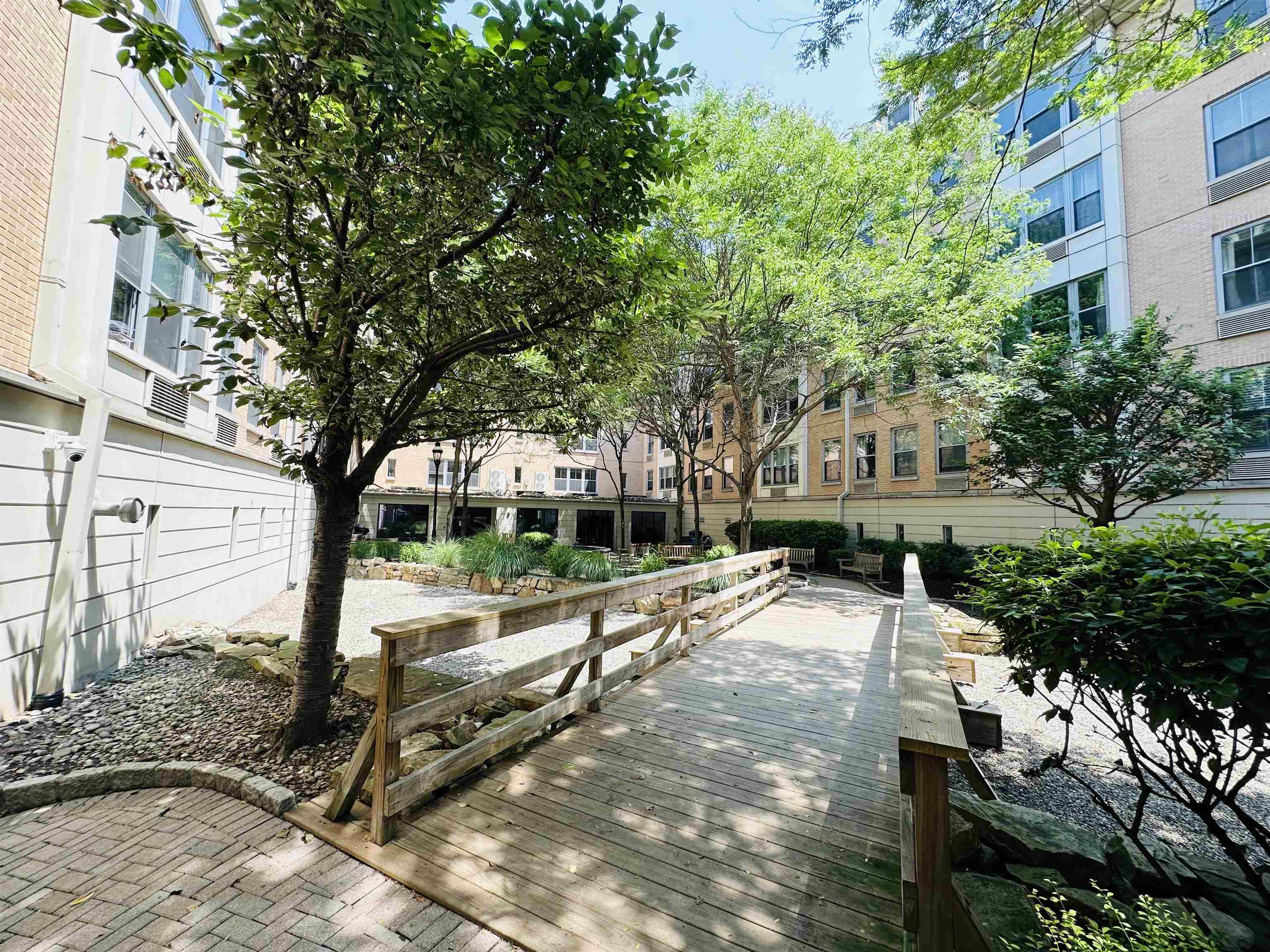 149 ESSEX ST Unit: 5S