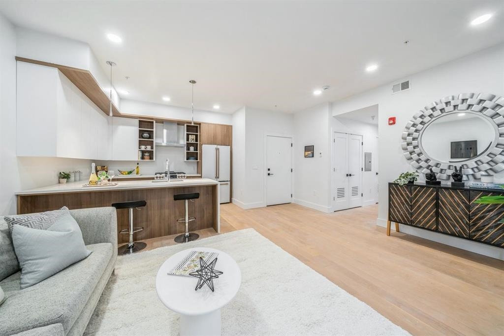 160 BRUNSWICK ST Unit: 405