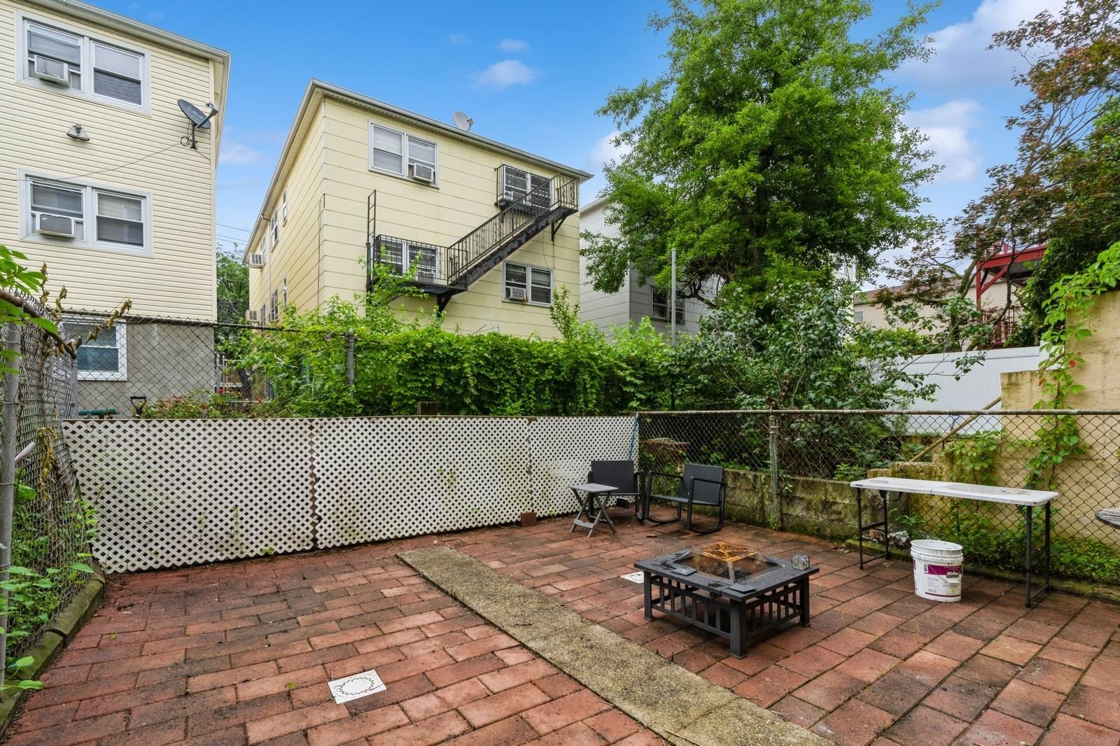 146 HOPKINS AVE