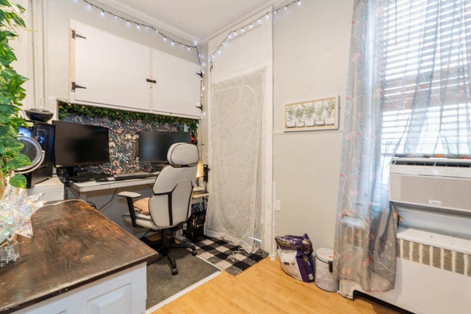 146 HOPKINS AVE