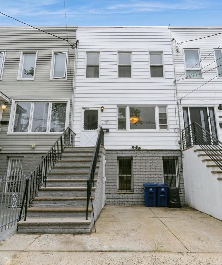 66.5 CHARLES ST
