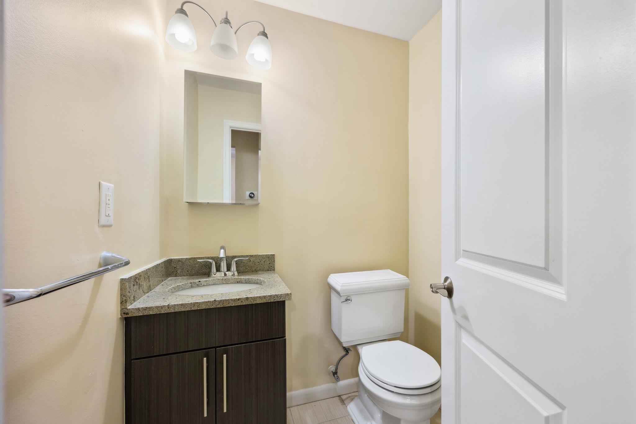 341 MONMOUTH ST Unit: 104d