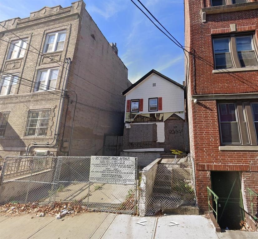 317 SUMMIT AVE