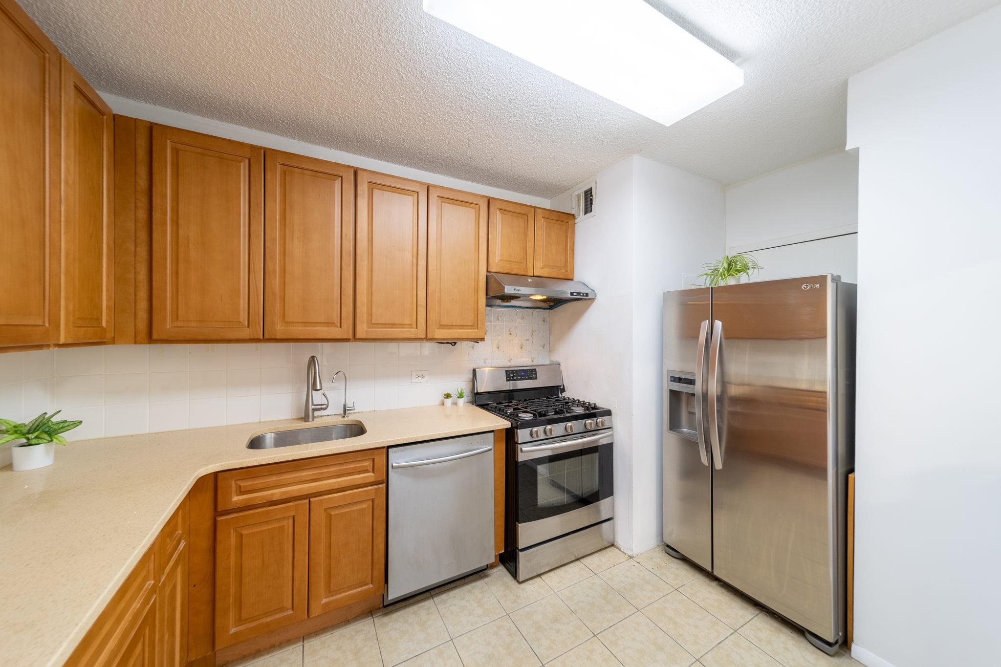 45 RIVER DR SOUTH Unit: 2002