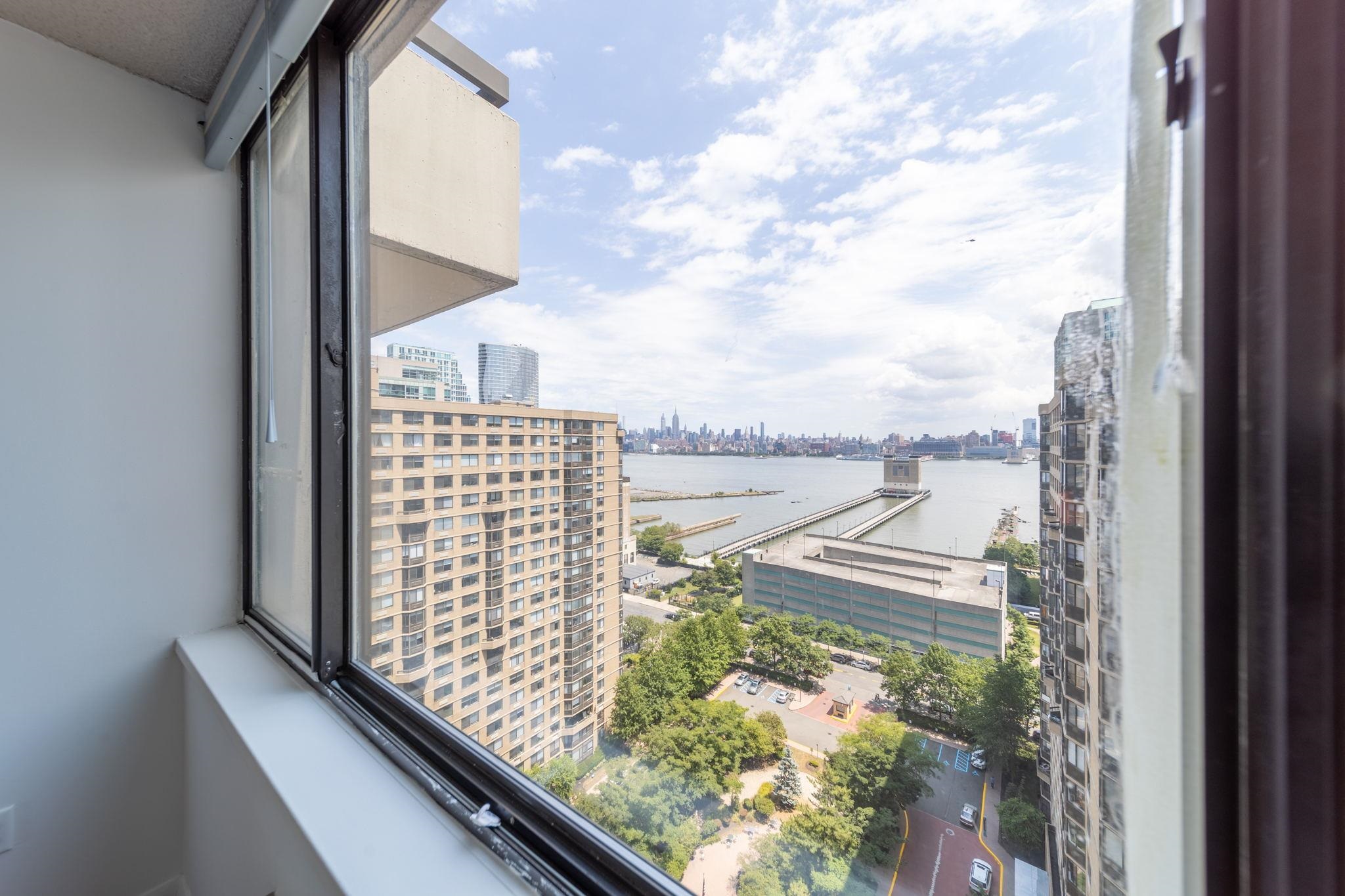 45 RIVER DR SOUTH Unit: 2002