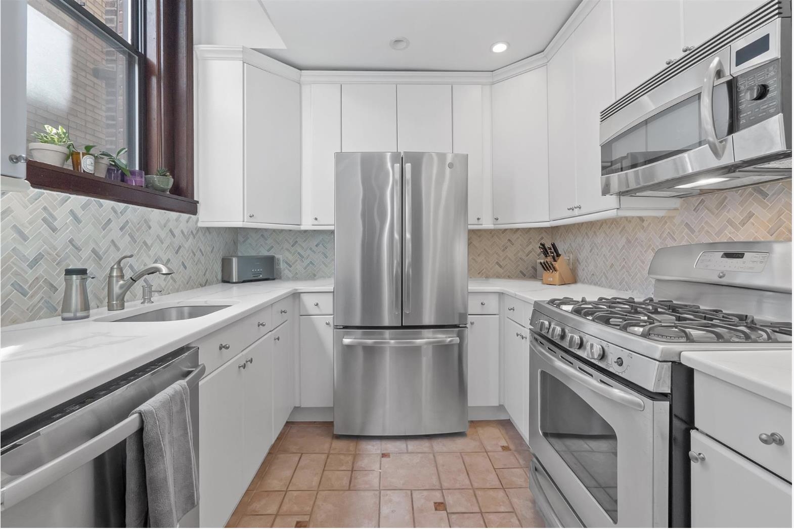 238-240 9TH ST Unit: 6