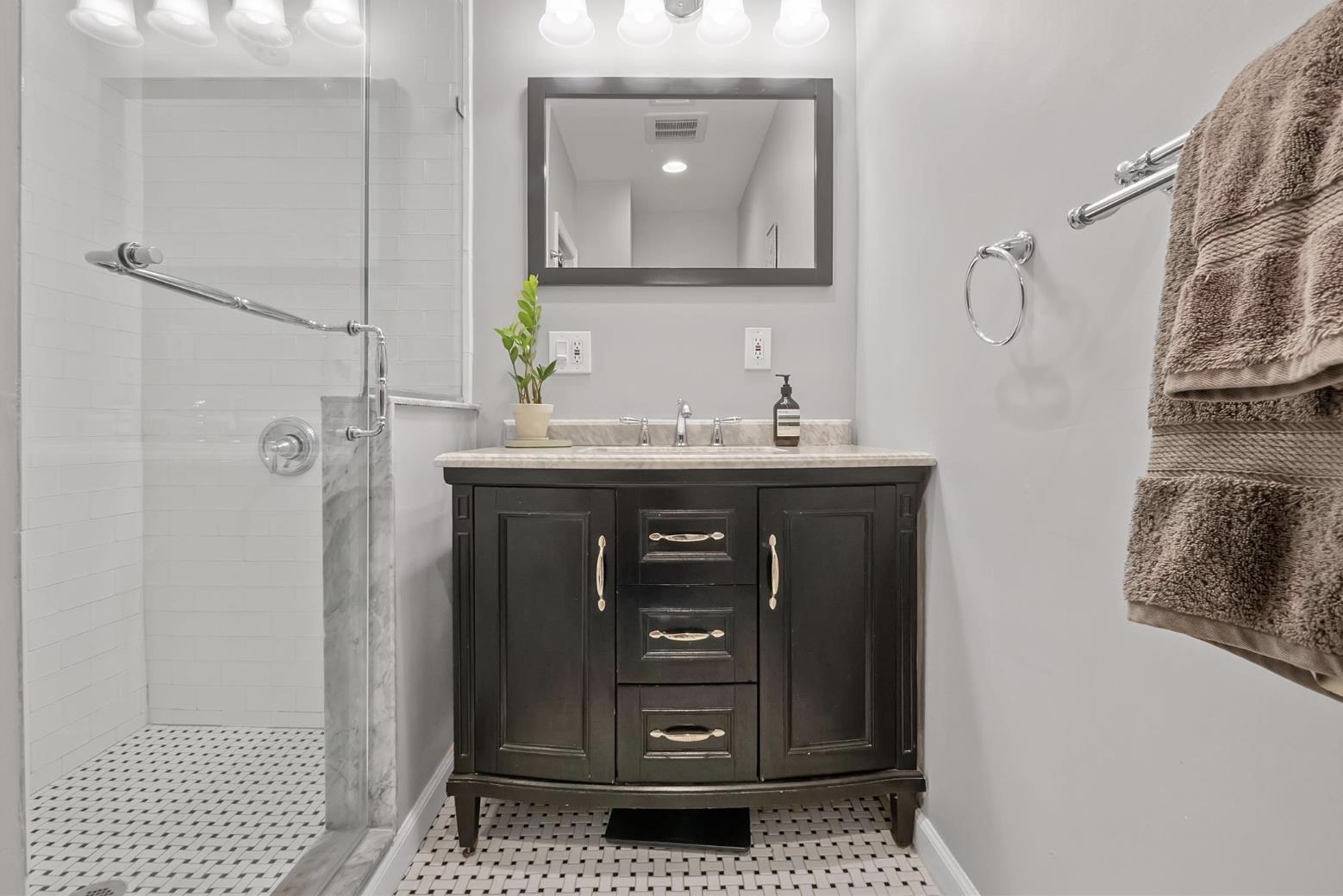 238-240 9TH ST Unit: 6