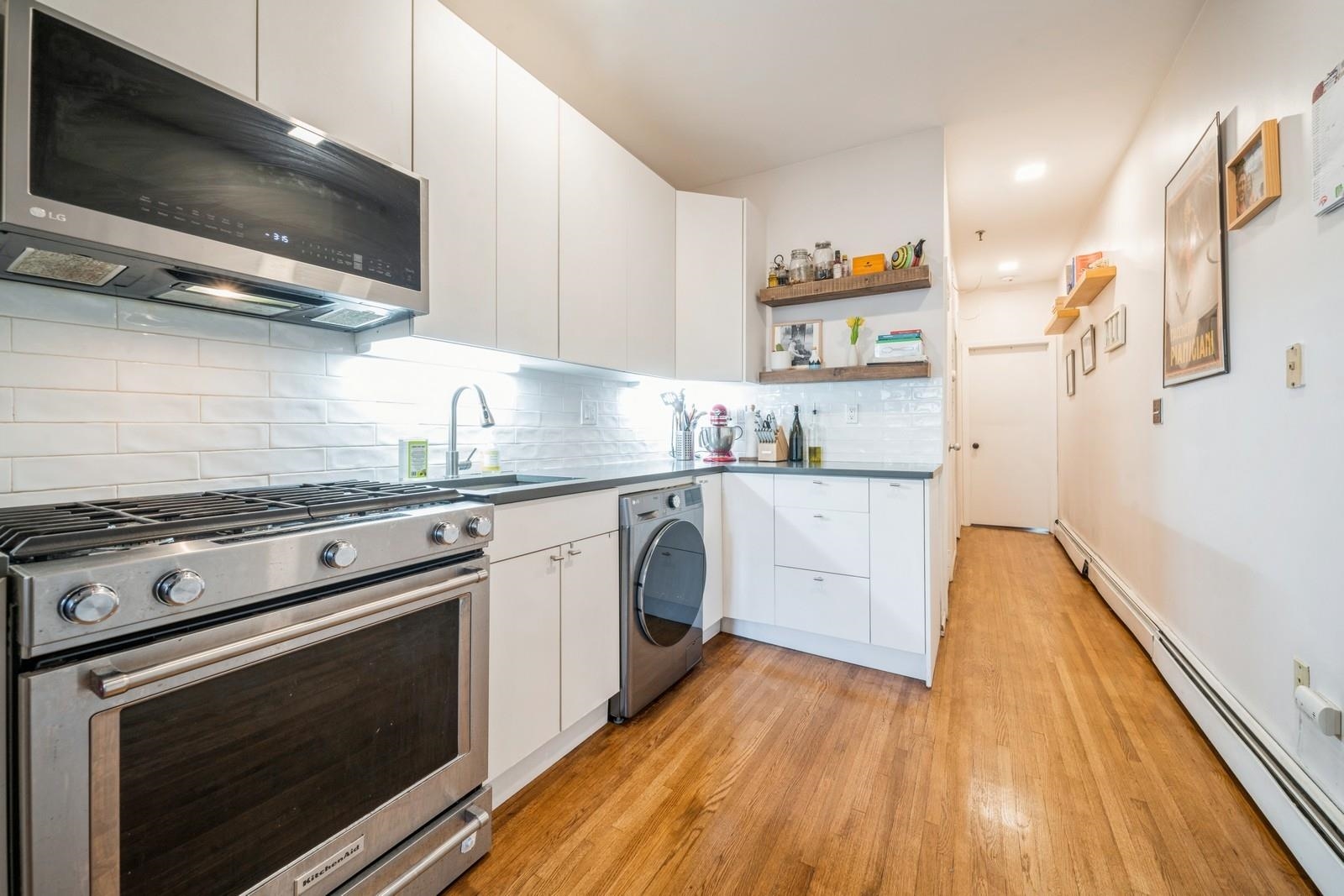 554 OBSERVER HIGHWAY Unit: 3R