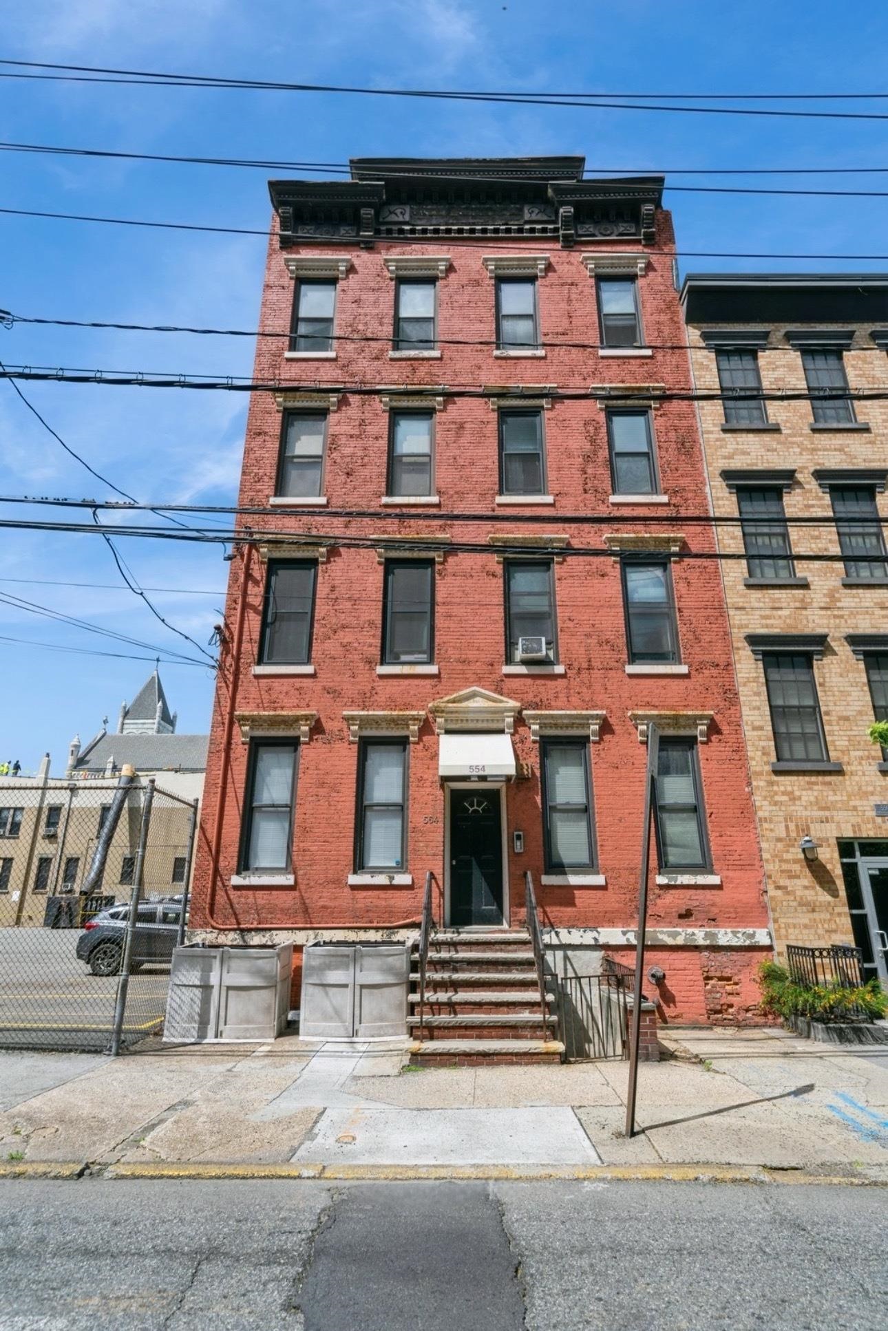 554 OBSERVER HIGHWAY Unit: 3R