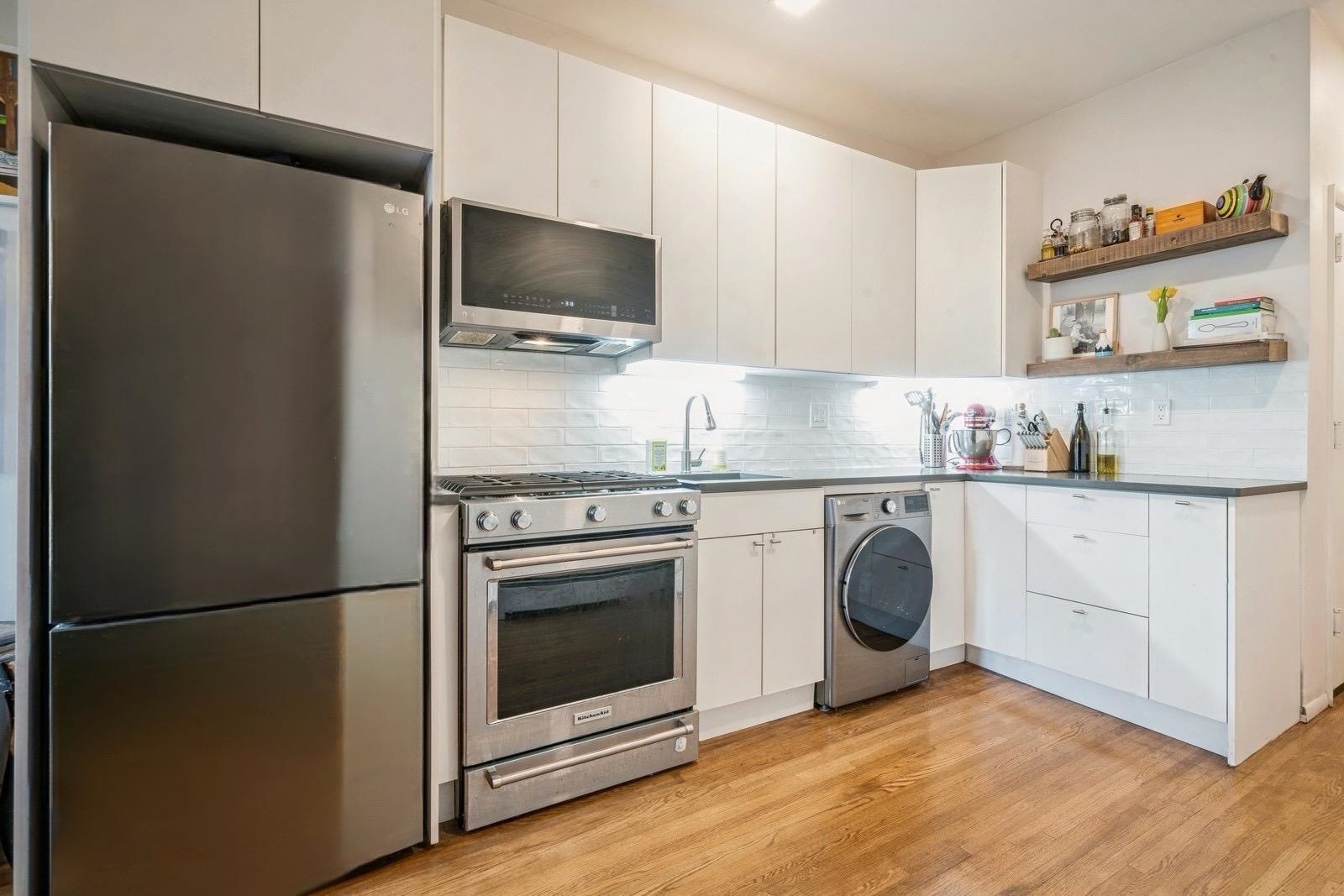 554 OBSERVER HIGHWAY Unit: 3R