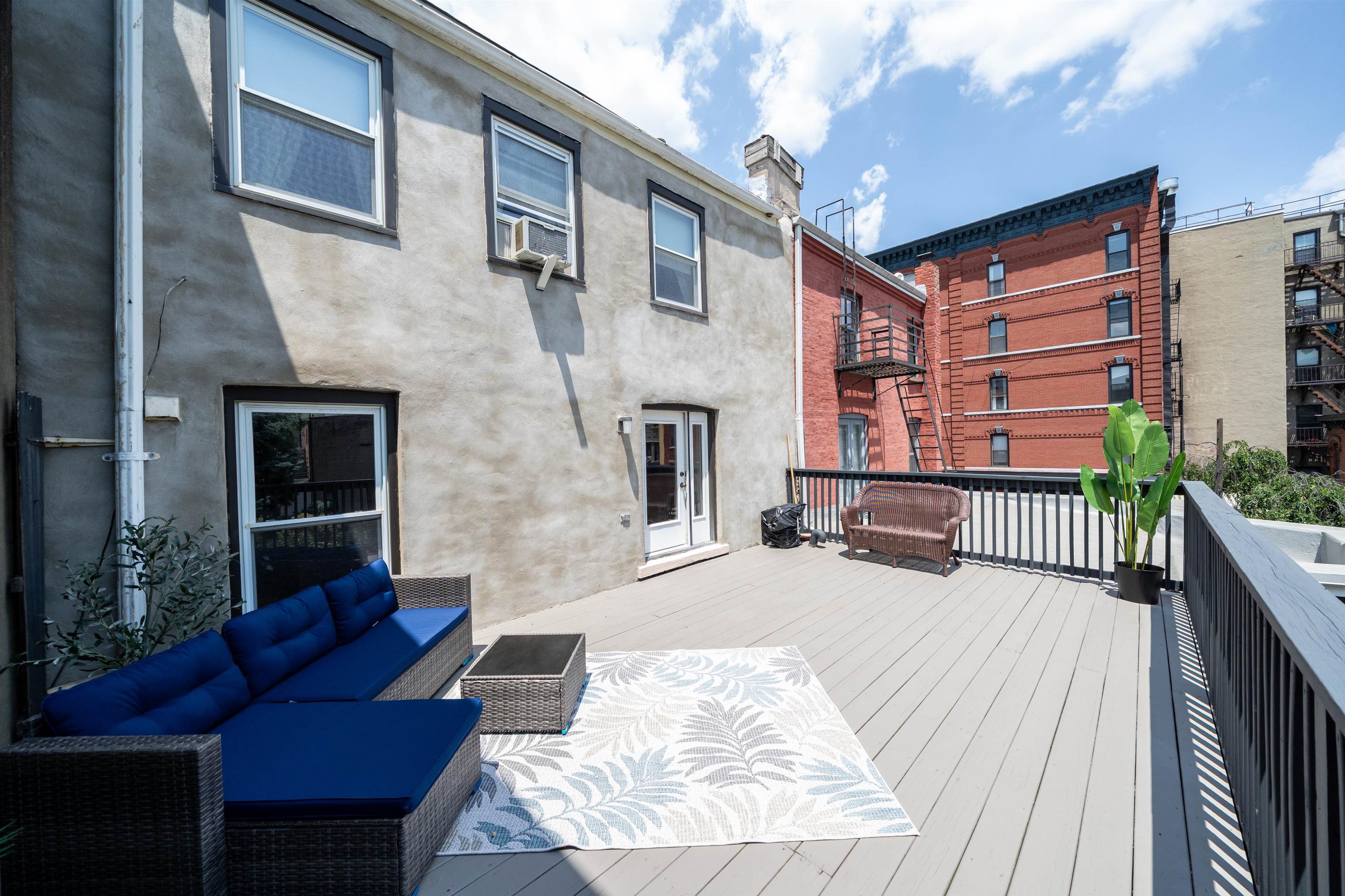 288 BARROW ST Unit: 2