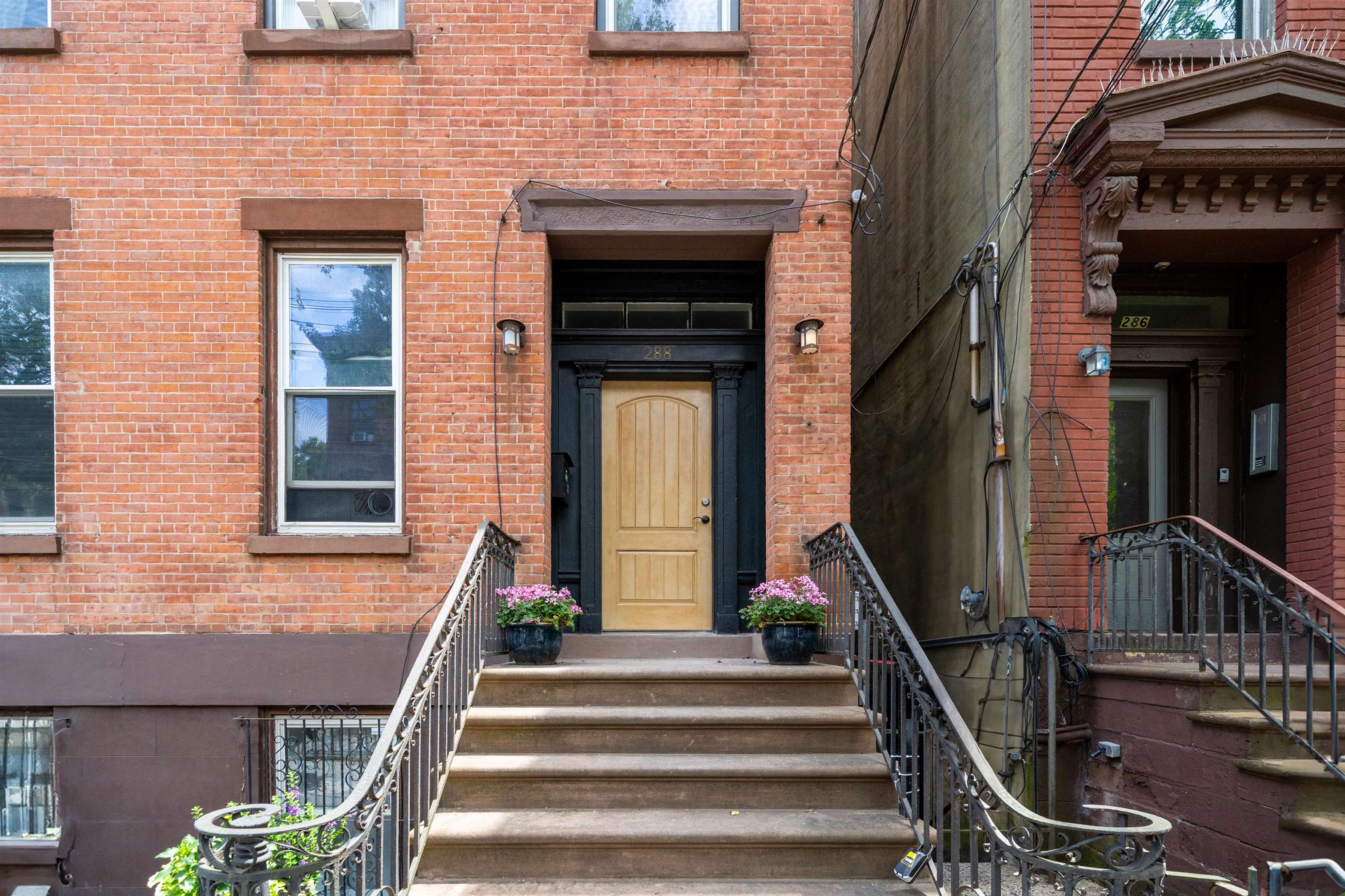 288 BARROW ST Unit: 2