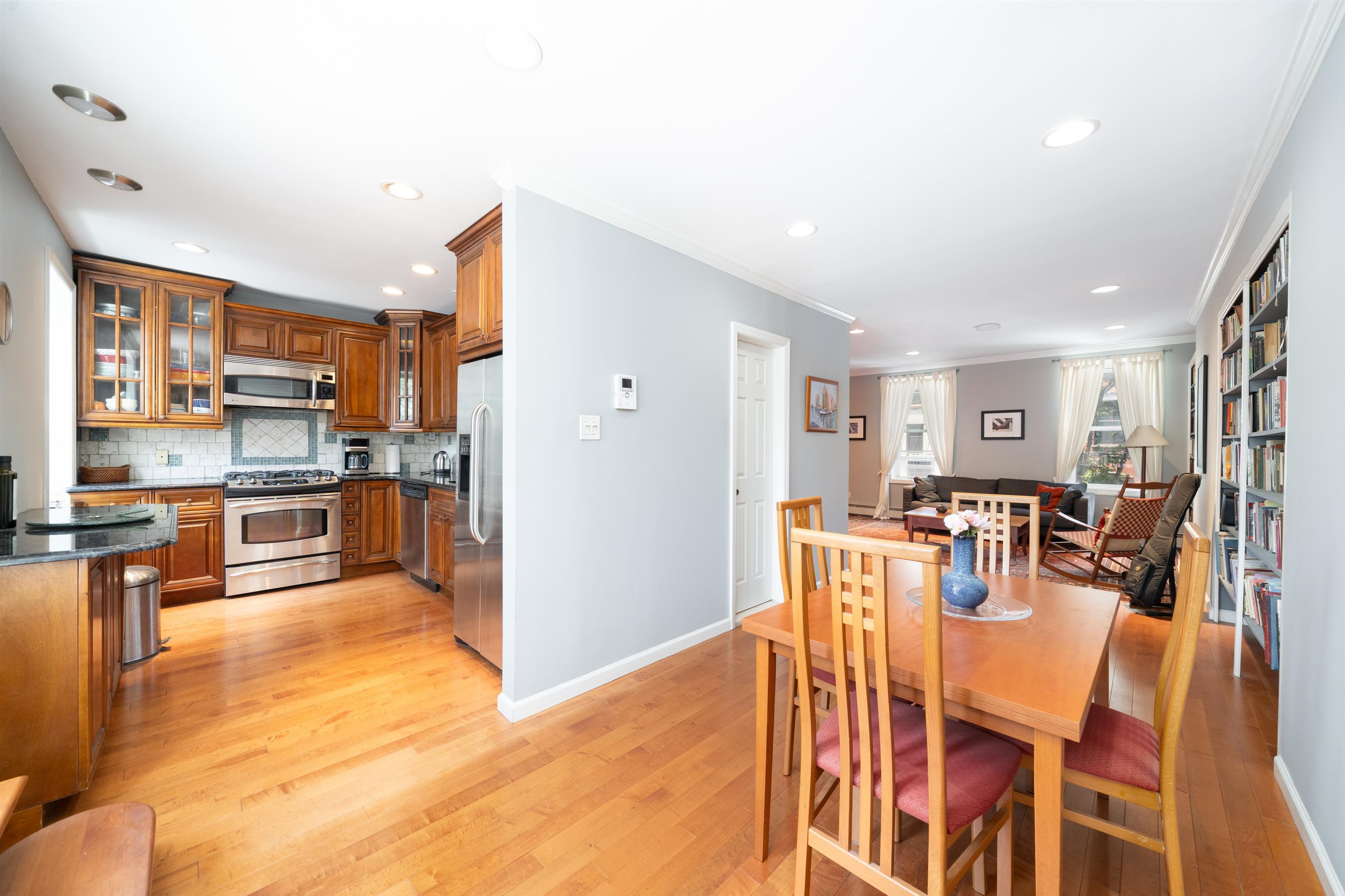 288 BARROW ST Unit: 2